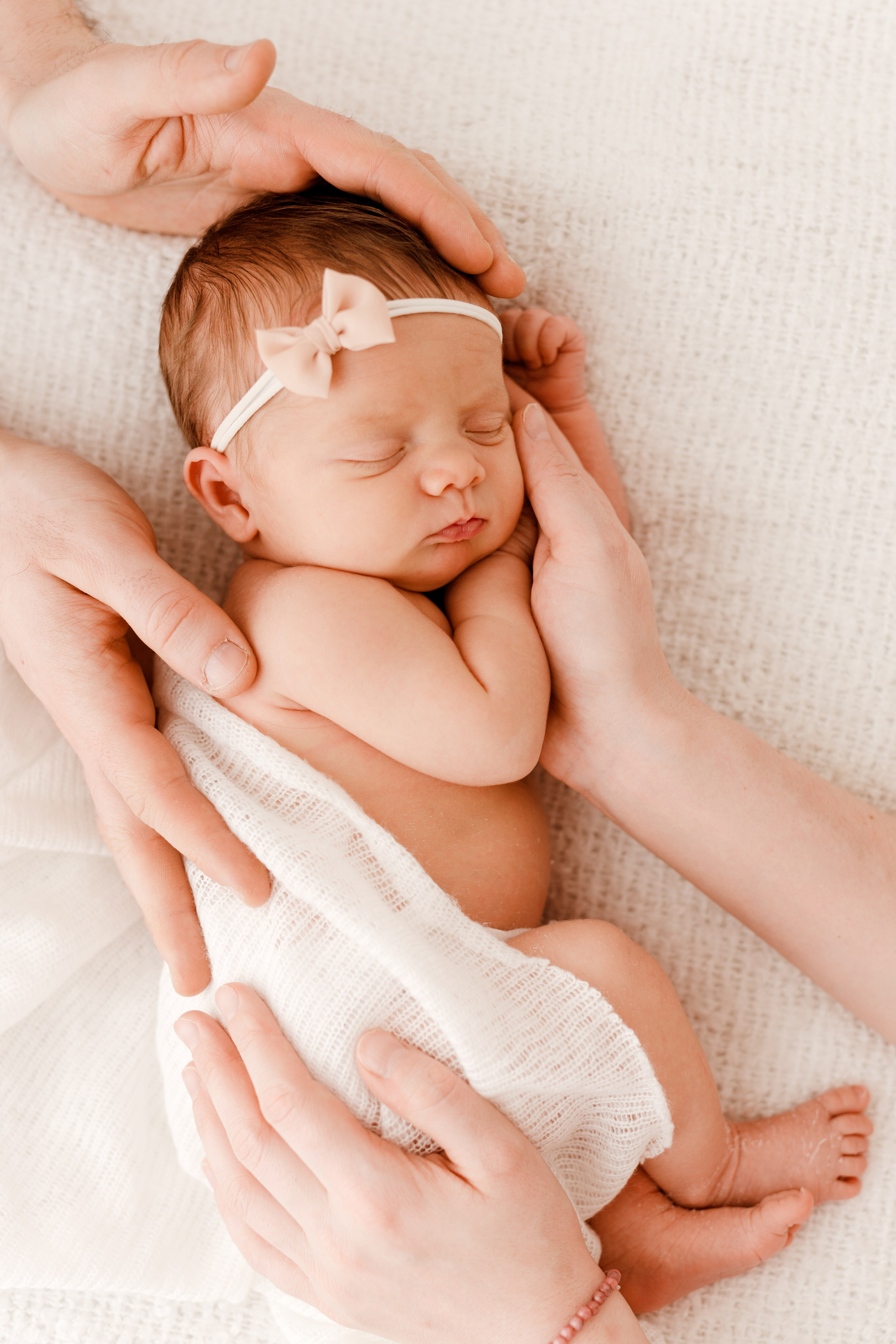 Sesja noworodkowa malutkiej Antosi. Fotograf Łódź - sesja ciążowa, noworodkowa, dziecięca. Studio w Łodzi