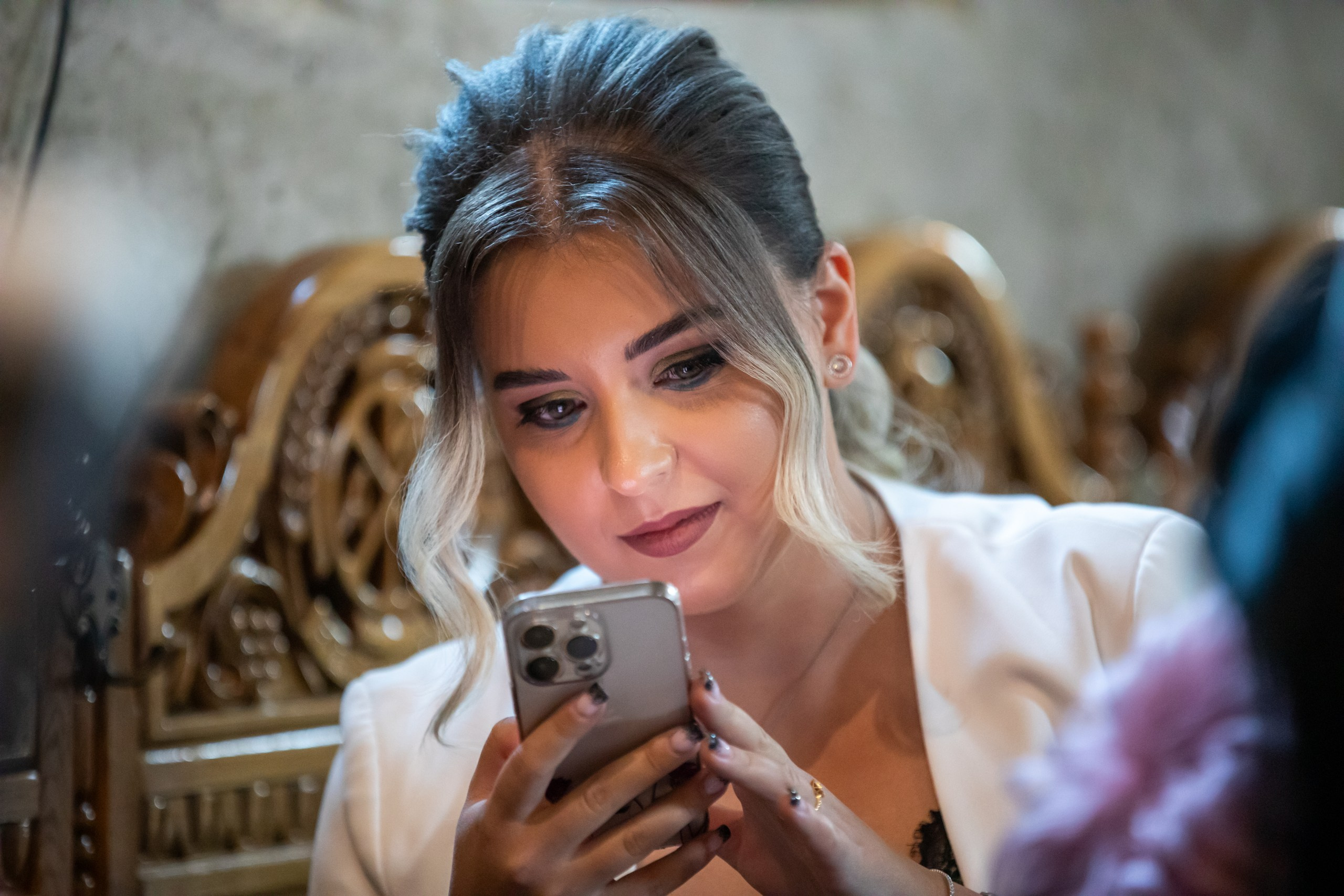 “Bebeluș botezat în biserică, ținut în brațe de nași” • “Detaliu cu lumânarea de botez decorată cu flori albe” • “Părinți emoționați alături de copilul lor la ceremonia de botez” • “Masa festivă de botez cu decor tematic și tort personalizat” • “Momentul în care preotul toarnă apă sfințită pe fruntea bebelușului” “Bebeluș în rochie albă de botez, zâmbind în brațele mamei” • “Detaliu cu cruciulița de botez așezată pe o pernă de satin” • “Părinți și nași aprinzând lumânările în timpul ceremoniei de botez” • “Tort de botez decorat cu figurine tematice și numele copilului” • “Copil botezat dormind liniștit în pătuțul decorat festiv” • “Momentul în care preotul binecuvântează copilul în fața altarului” • “Invitați adunându-se în jurul mesei festive la petrecerea de botez” • “Bebeluș ținând în mână o jucărie personalizată primită la botez” • “Familie fericită pozând împreună după ceremonia de botez” • “Decor tematic cu baloane și flori la locația petrecerii de botez” fotograf Botoșani fotograf evenimente fotograf botez Alin Chirila fotograf alinofotostudio,- Preotul ținându-l pe micuțul Mathias Gabriel la botez, în biserica Înălțarea Domnului, Copălău - Detalii de la botezul lui Mathias – lumânare, trusou și icoană - Familia lui Mathias Gabriel alături de micuț, în ziua botezului - Portret emoționant cu mama și bebelușul în brațe, în biserică,fotograf profesionist evenimente Botoșani, Iași, Suceava, Fălticeni, Bacău, Pașcani, Roman - AlinoFotoStudio by Alin Chirilă - servicii foto nuntă, botez, cununie, ședințe foto creative, albume personalizate, fotografii emoționante și calitative pentru cele mai importante momente din viață,fotograf nuntă Botoșani Alin Chirilă, ședință foto botez Iași - AlinoFotoStudio, servicii fotograf profesionist evenimente Suceava, fotograf cununie civilă Fălticeni - Alin Chirilă, album foto nuntă personalizat Bacău.“Bebeluș botezat în biserică, ținut în brațe de nași” • “Detaliu cu lumânarea de botez decorată cu flori albe” • “Părinți emoționați alături de copilul lor la ceremonia de botez” • “Masa festivă de botez cu decor tematic și tort personalizat” • “Momentul în care preotul toarnă apă sfințită pe fruntea bebelușului” “Bebeluș în rochie albă de botez, zâmbind în brațele mamei” • “Detaliu cu cruciulița de botez așezată pe o pernă de satin” • “Părinți și nași aprinzând lumânările în timpul ceremoniei de botez” • “Tort de botez decorat cu figurine tematice și numele copilului” • “Copil botezat dormind liniștit în pătuțul decorat festiv” • “Momentul în care preotul binecuvântează copilul în fața altarului” • “Invitați adunându-se în jurul mesei festive la petrecerea de botez” • “Bebeluș ținând în mână o jucărie personalizată primită la botez” • “Familie fericită pozând împreună după ceremonia de botez” • “Decor tematic cu baloane și flori la locația petrecerii de botez” fotograf Botoșani fotograf evenimente fotograf botez Alin Chirila fotograf alinofotostudio.fotograf botez Amelis Maria, fotografie botez Botoșani, fotograf Alin Chirilă, amintiri botez, fotografii botez, botez Amelis Maria, fotograf copii, fotografie botez în Botoșani,