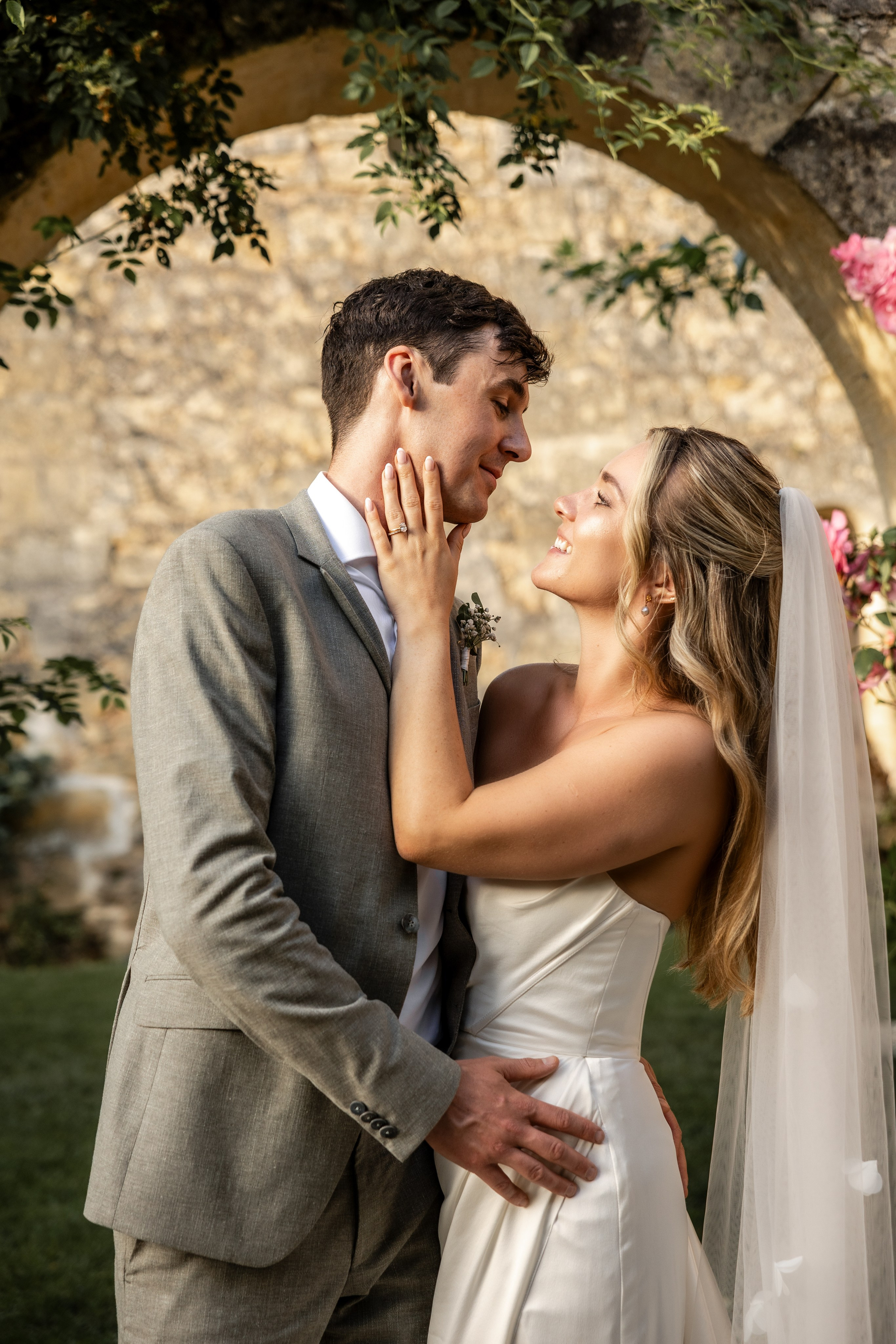 Sarah & Sean — a fairytale wedding at Château Sentout. Eugenie Smirnova — wedding, corporate and lifestyle photographer in Toulouse and Southwest France