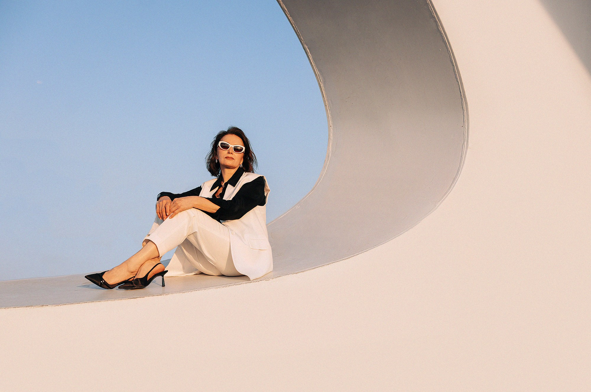 Elena in Troja bridge. Rodinný a svatební fotograf v Praze