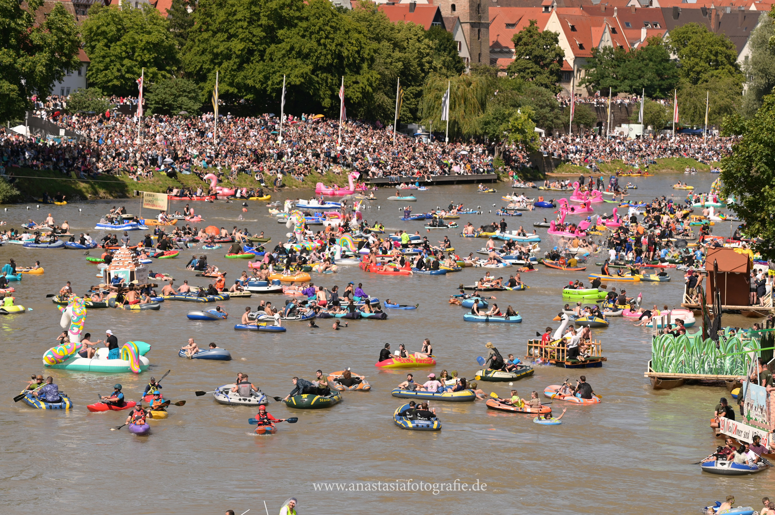 Nabada Ulm 2025. Newbornfotograf Kinderfotograf Ulm Familienfotograf Anastasia Neu-Ulm