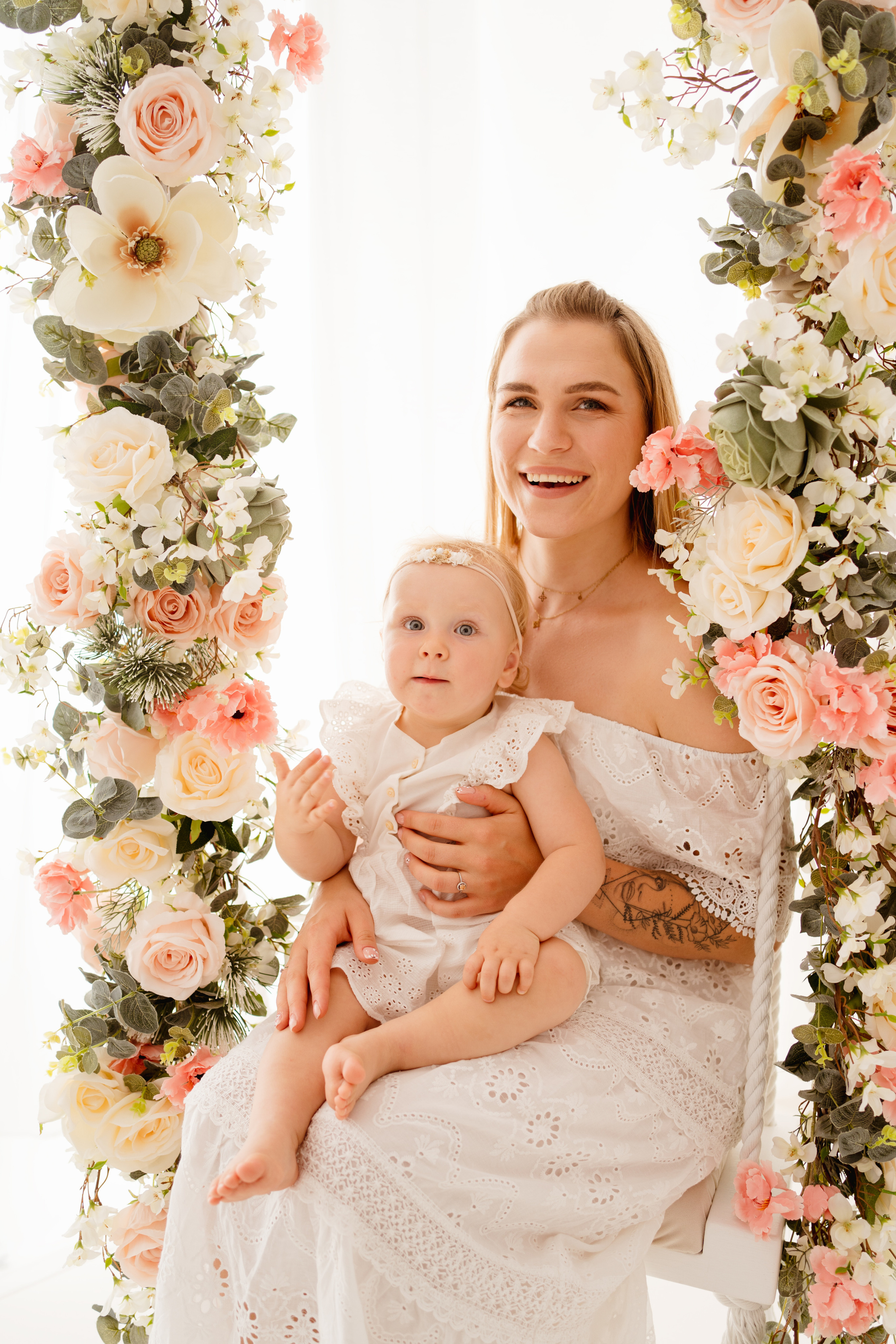 My Little White Studio - Tworzę magiczne fotografie dla Waszych dzieci. Fotograf Łódź - sesja ciążowa, noworodkowa, dziecięca. Studio w Łodzi