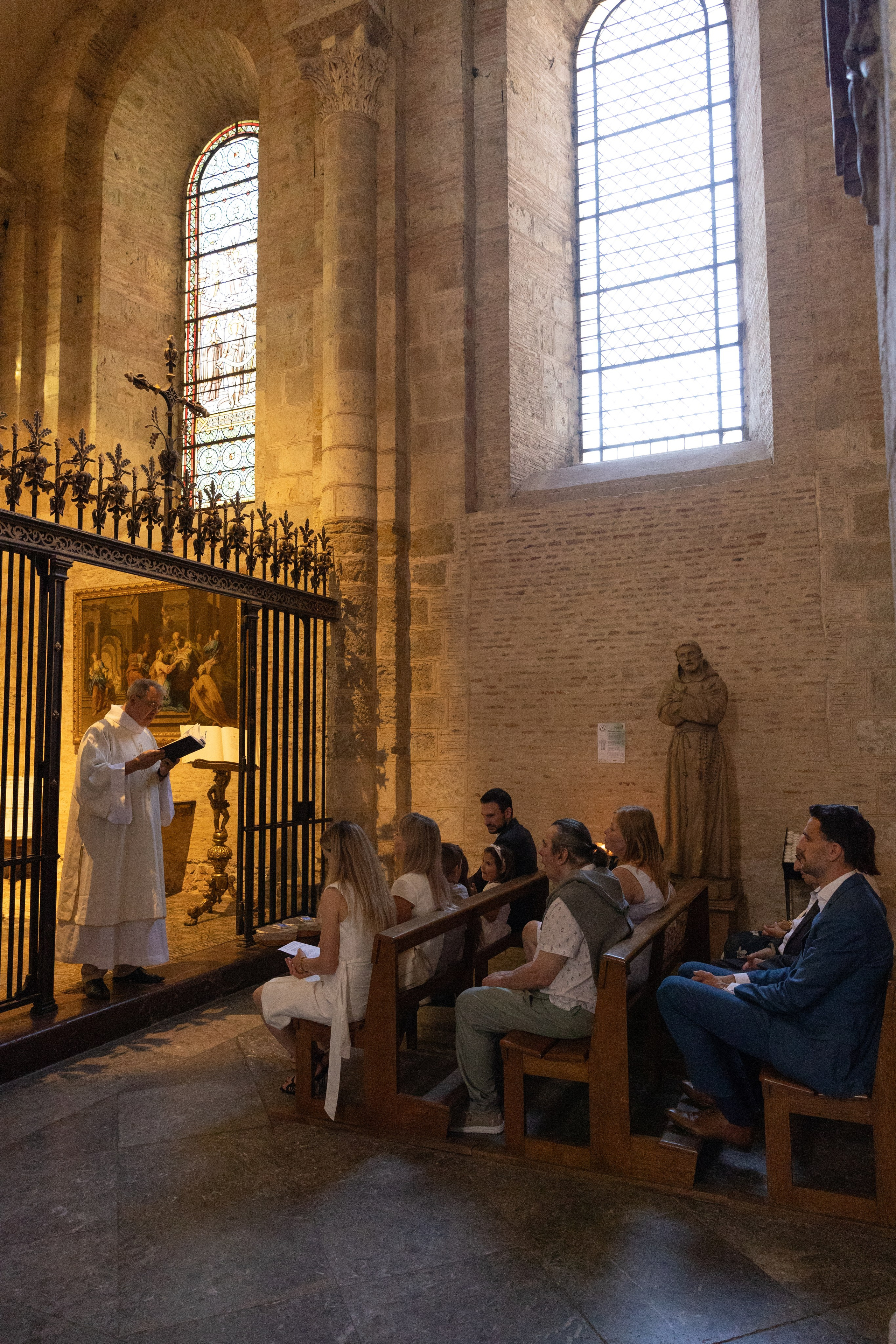 The Baptism of Diana in the Church of Saint-Sernin in Toulouse. Евгения Смирнова — фотограф в Тулузе и юго-западной Франции