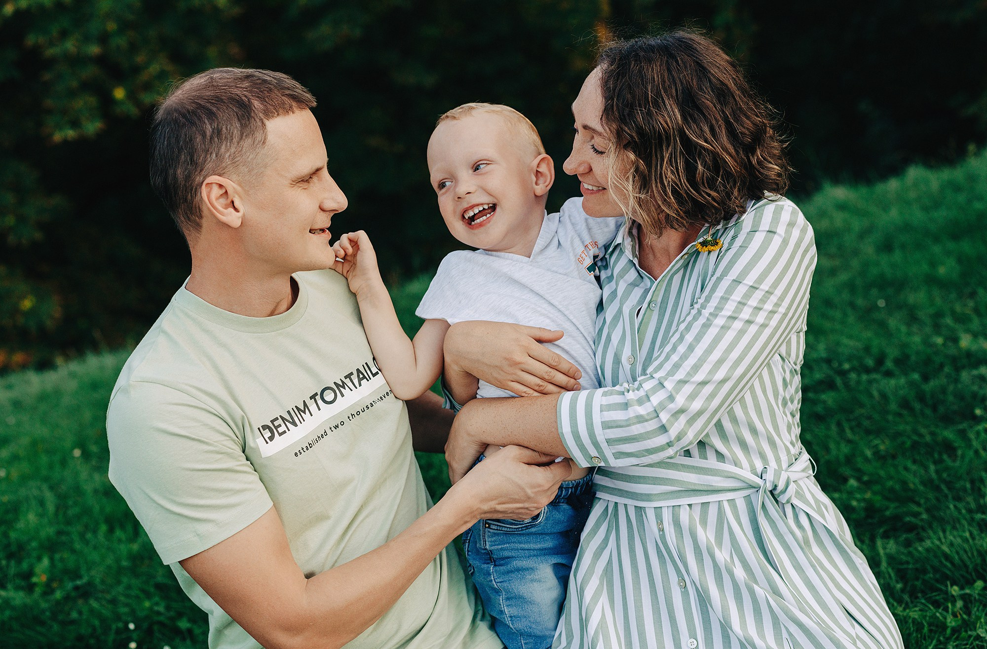 Таня, Андрей и Паша на прогулке. Family and wedding photographer in Prague Natalia Fedori