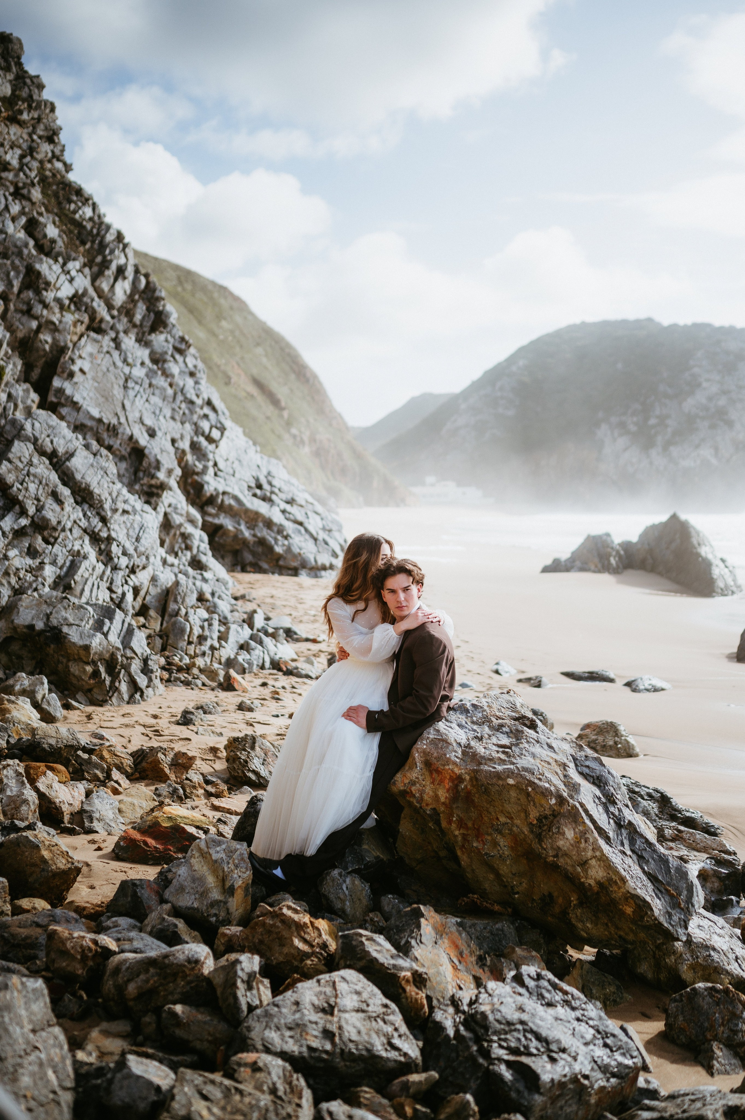 Ședință foto de nuntă pe plaja Adraga – emoție la malul oceanului Atlantic. Valentin Melen — wedding photographer