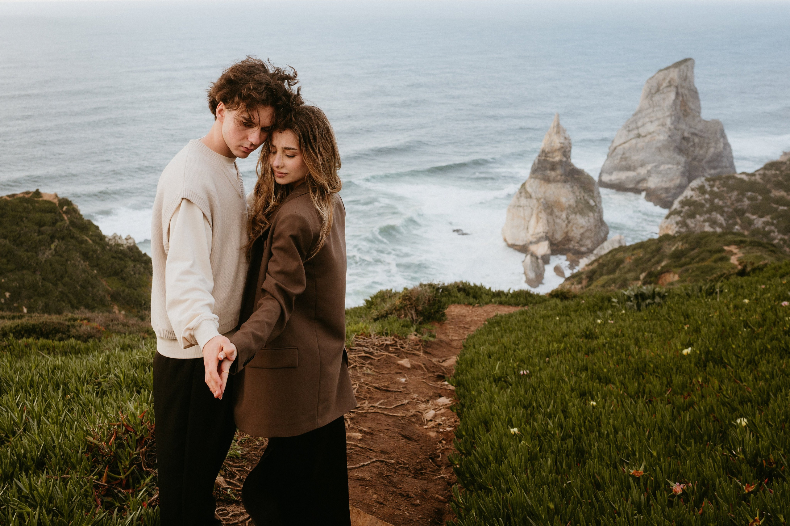 Praia da Ursa – ședință foto de cuplu într-un loc magic din Portugalia. Valentin Melen - fotograf de nunta 🤍