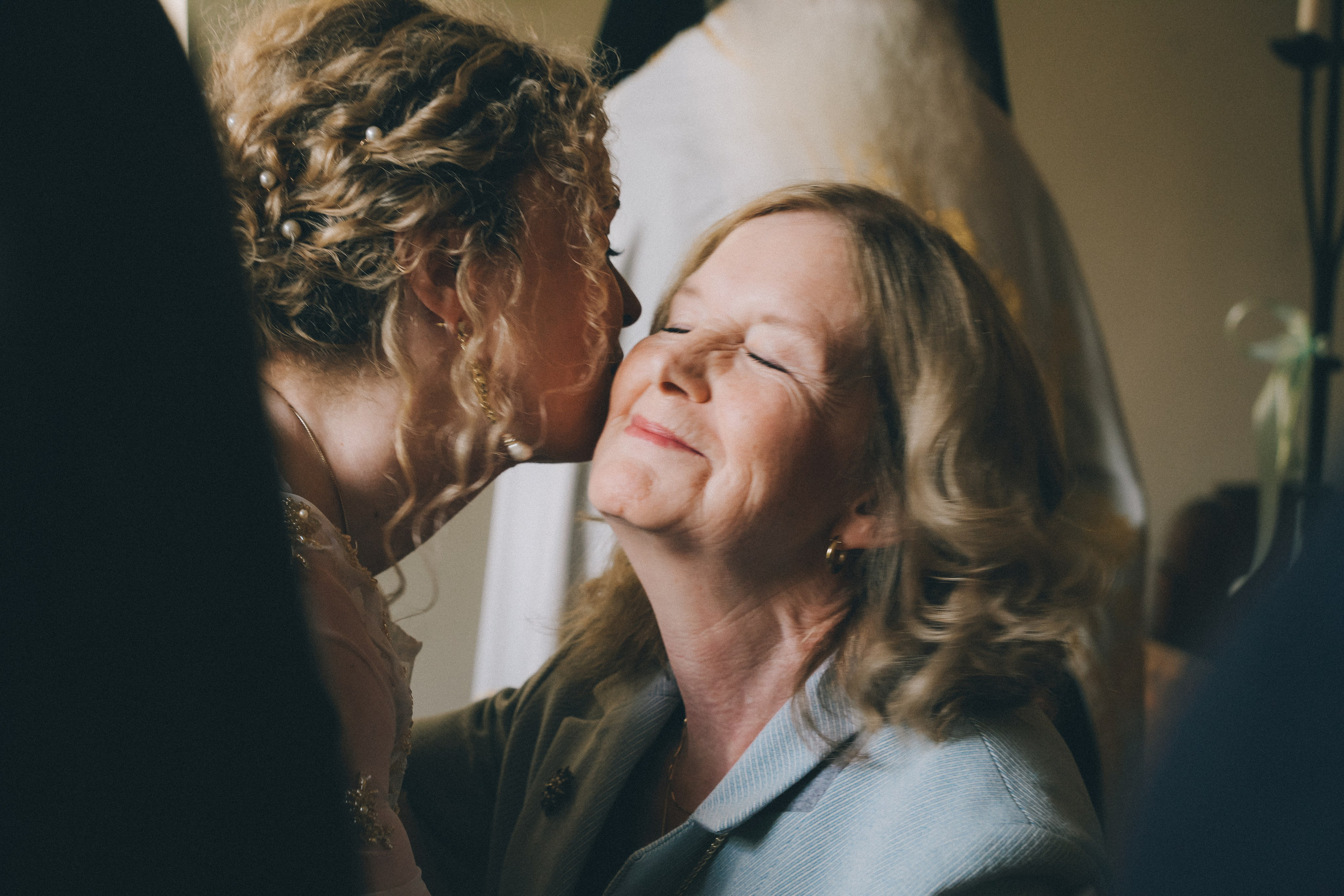 kiss at wedding ceremony