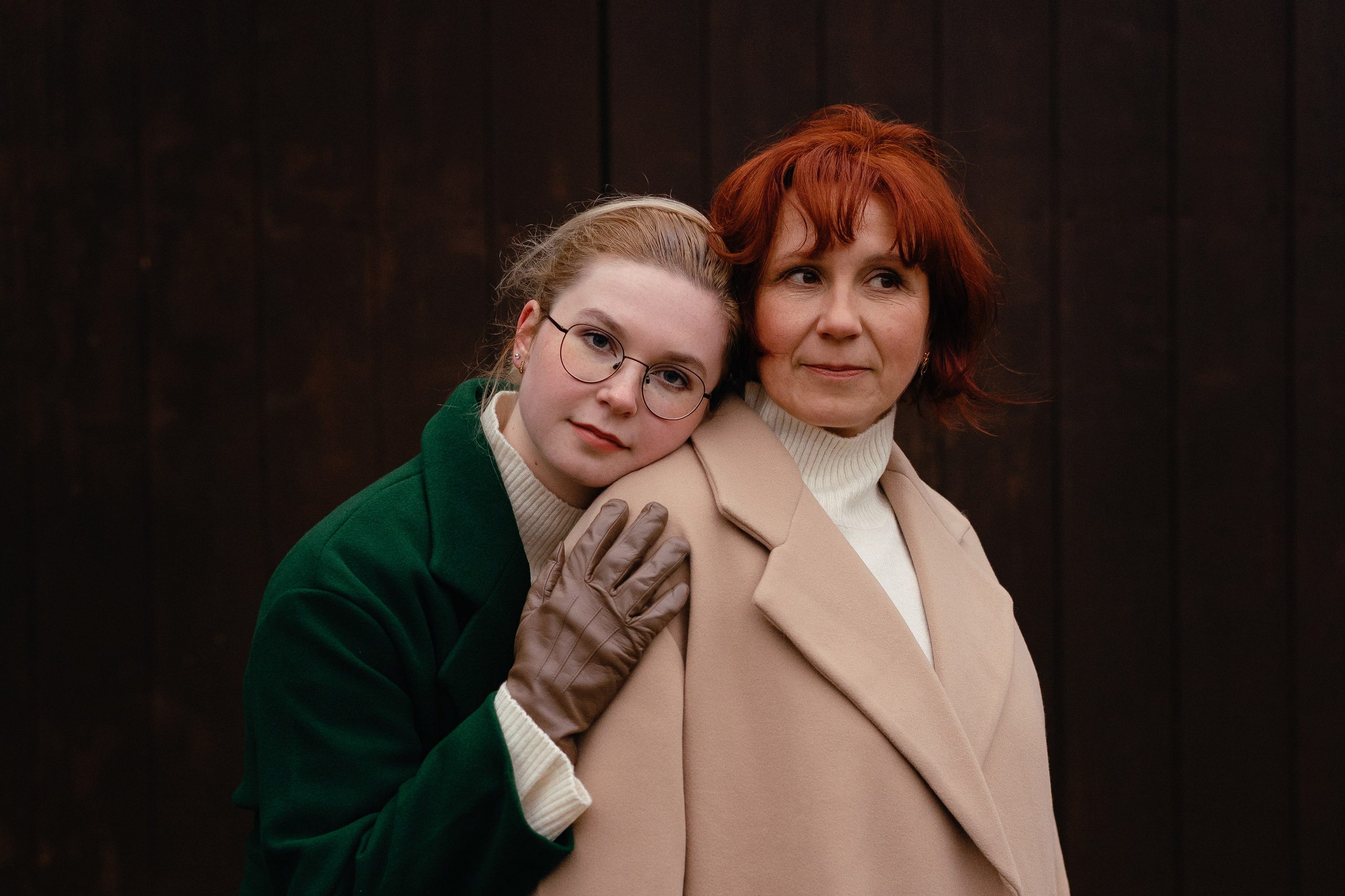 Elegant Outdoor family photo shoot for Mother and Daughter