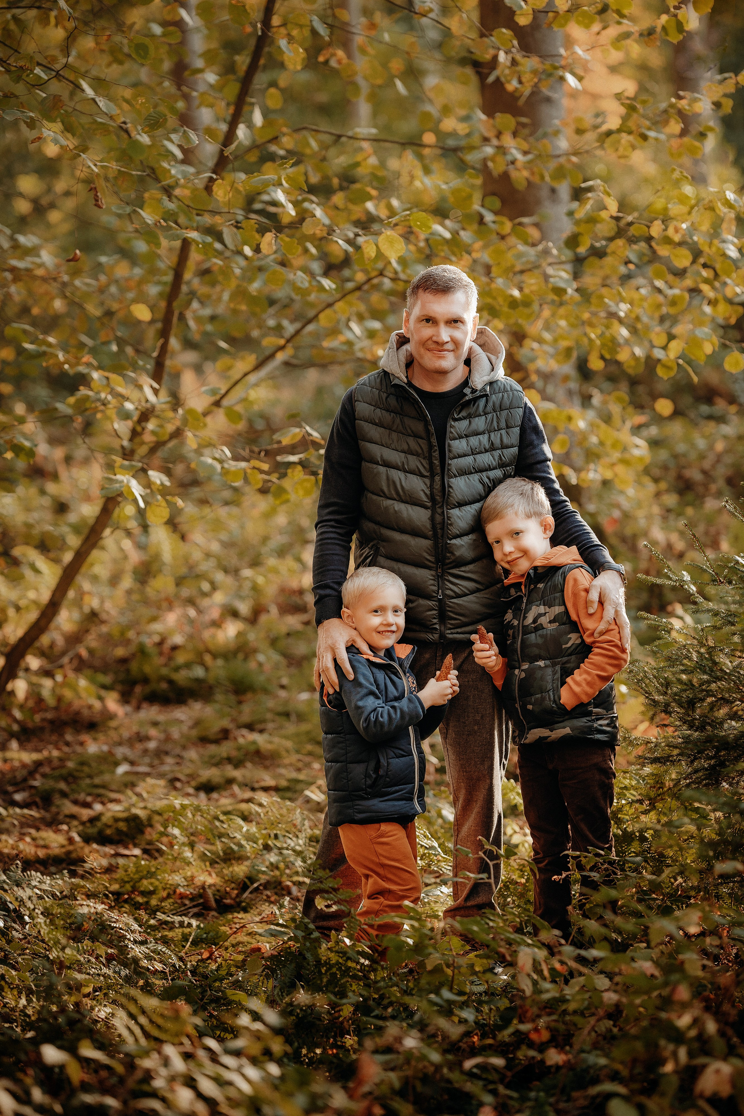 Familienausflug im Herbstwald. Portraitfotografie in Gründau Elena Ohnstedt