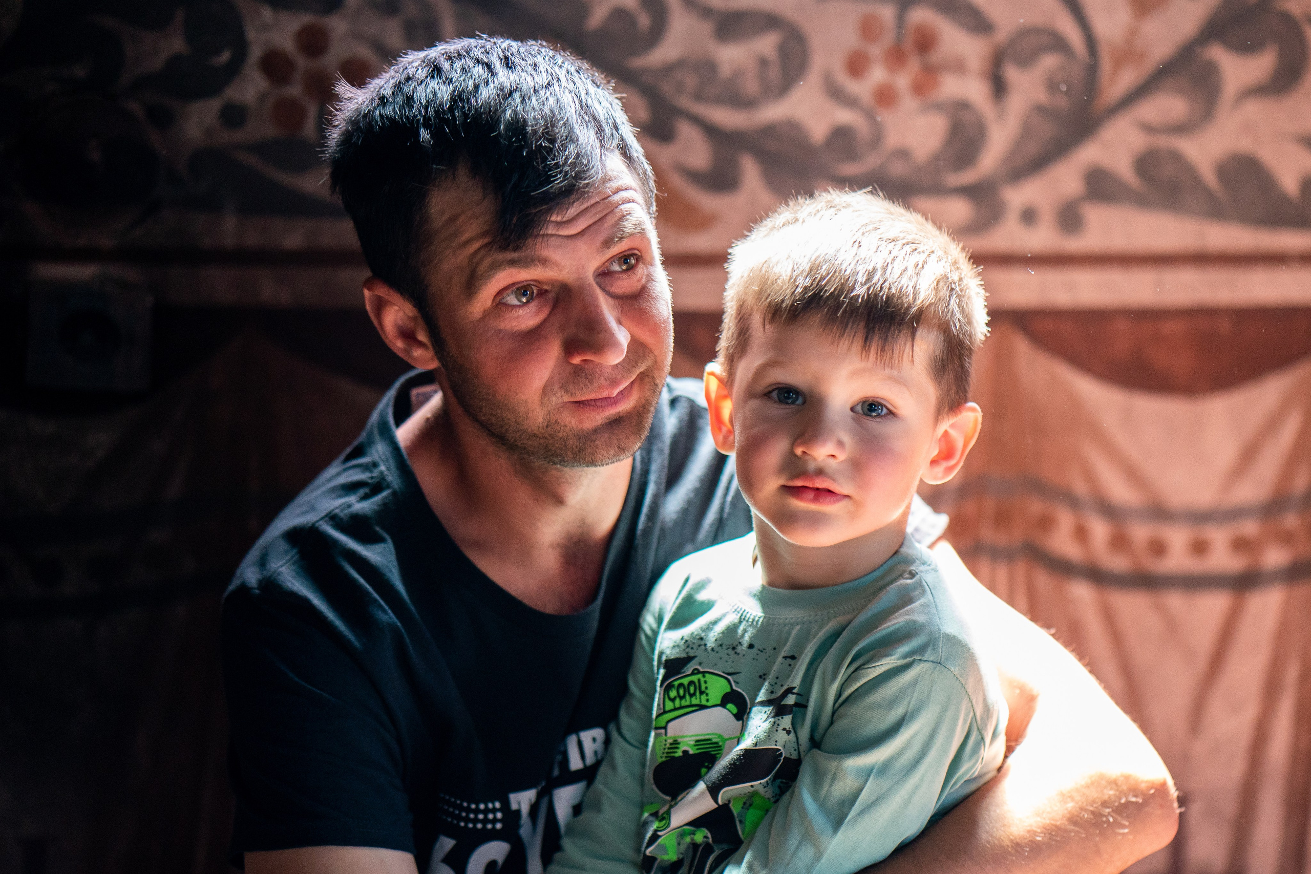 “Bebeluș botezat în biserică, ținut în brațe de nași” • “Detaliu cu lumânarea de botez decorată cu flori albe” • “Părinți emoționați alături de copilul lor la ceremonia de botez” • “Masa festivă de botez cu decor tematic și tort personalizat” • “Momentul în care preotul toarnă apă sfințită pe fruntea bebelușului” “Bebeluș în rochie albă de botez, zâmbind în brațele mamei” • “Detaliu cu cruciulița de botez așezată pe o pernă de satin” • “Părinți și nași aprinzând lumânările în timpul ceremoniei de botez” • “Tort de botez decorat cu figurine tematice și numele copilului” • “Copil botezat dormind liniștit în pătuțul decorat festiv” • “Momentul în care preotul binecuvântează copilul în fața altarului” • “Invitați adunându-se în jurul mesei festive la petrecerea de botez” • “Bebeluș ținând în mână o jucărie personalizată primită la botez” • “Familie fericită pozând împreună după ceremonia de botez” • “Decor tematic cu baloane și flori la locația petrecerii de botez” fotograf Botoșani fotograf evenimente fotograf botez Alin Chirila fotograf alinofotostudio,- Preotul ținându-l pe micuțul Mathias Gabriel la botez, în biserica Înălțarea Domnului, Copălău - Detalii de la botezul lui Mathias – lumânare, trusou și icoană - Familia lui Mathias Gabriel alături de micuț, în ziua botezului - Portret emoționant cu mama și bebelușul în brațe, în biserică,fotograf profesionist evenimente Botoșani, Iași, Suceava, Fălticeni, Bacău, Pașcani, Roman - AlinoFotoStudio by Alin Chirilă - servicii foto nuntă, botez, cununie, ședințe foto creative, albume personalizate, fotografii emoționante și calitative pentru cele mai importante momente din viață,fotograf nuntă Botoșani Alin Chirilă, ședință foto botez Iași - AlinoFotoStudio, servicii fotograf profesionist evenimente Suceava, fotograf cununie civilă Fălticeni - Alin Chirilă, album foto nuntă personalizat Bacău.“Bebeluș botezat în biserică, ținut în brațe de nași” • “Detaliu cu lumânarea de botez decorată cu flori albe” • “Părinți emoționați alături de copilul lor la ceremonia de botez” • “Masa festivă de botez cu decor tematic și tort personalizat” • “Momentul în care preotul toarnă apă sfințită pe fruntea bebelușului” “Bebeluș în rochie albă de botez, zâmbind în brațele mamei” • “Detaliu cu cruciulița de botez așezată pe o pernă de satin” • “Părinți și nași aprinzând lumânările în timpul ceremoniei de botez” • “Tort de botez decorat cu figurine tematice și numele copilului” • “Copil botezat dormind liniștit în pătuțul decorat festiv” • “Momentul în care preotul binecuvântează copilul în fața altarului” • “Invitați adunându-se în jurul mesei festive la petrecerea de botez” • “Bebeluș ținând în mână o jucărie personalizată primită la botez” • “Familie fericită pozând împreună după ceremonia de botez” • “Decor tematic cu baloane și flori la locația petrecerii de botez” fotograf Botoșani fotograf evenimente fotograf botez Alin Chirila fotograf alinofotostudio.fotograf botez Amelis Maria, fotografie botez Botoșani, fotograf Alin Chirilă, amintiri botez, fotografii botez, botez Amelis Maria, fotograf copii, fotografie botez în Botoșani,