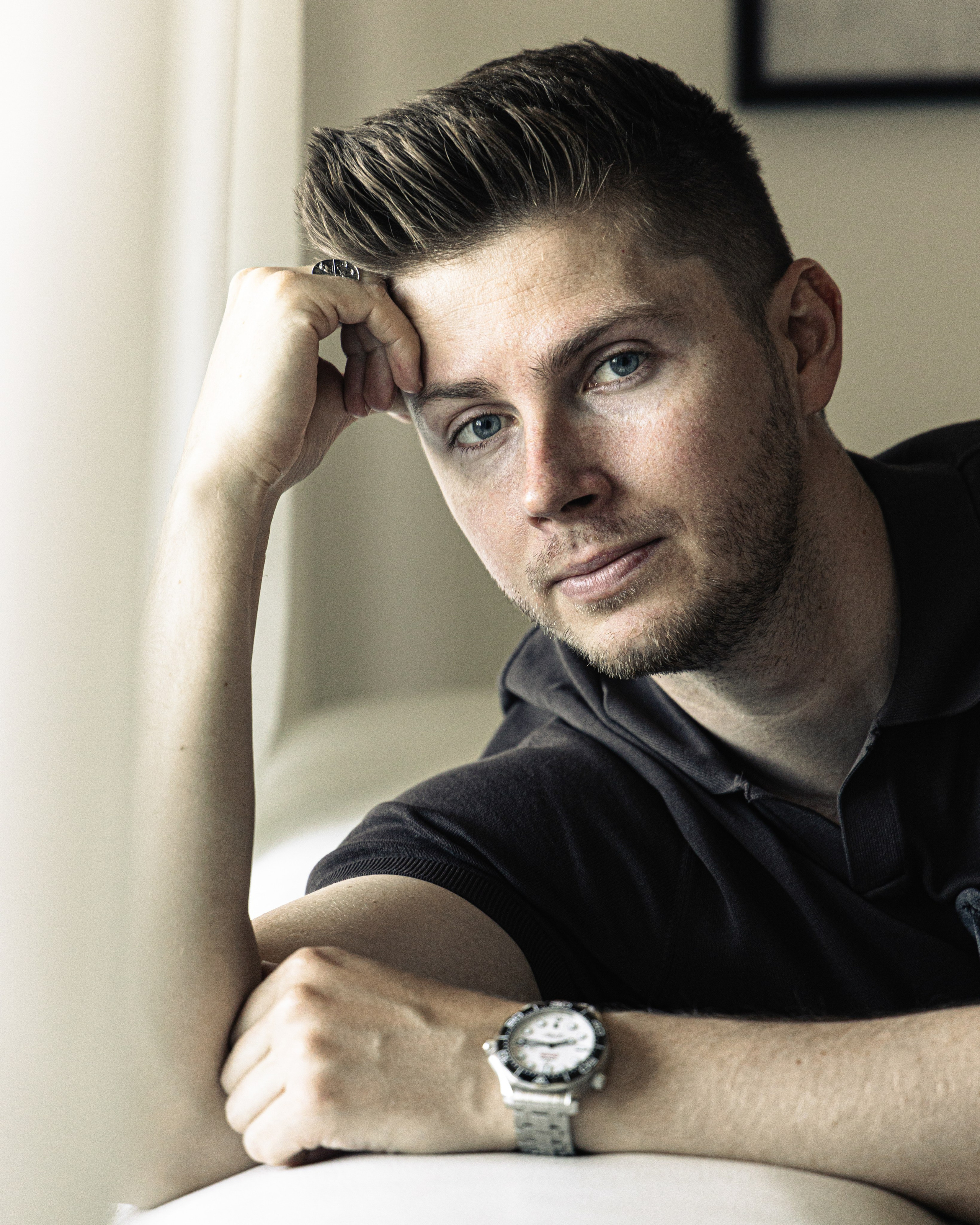 Profesionálny portrétny fotograf v Bratislave — Pasha Borsai