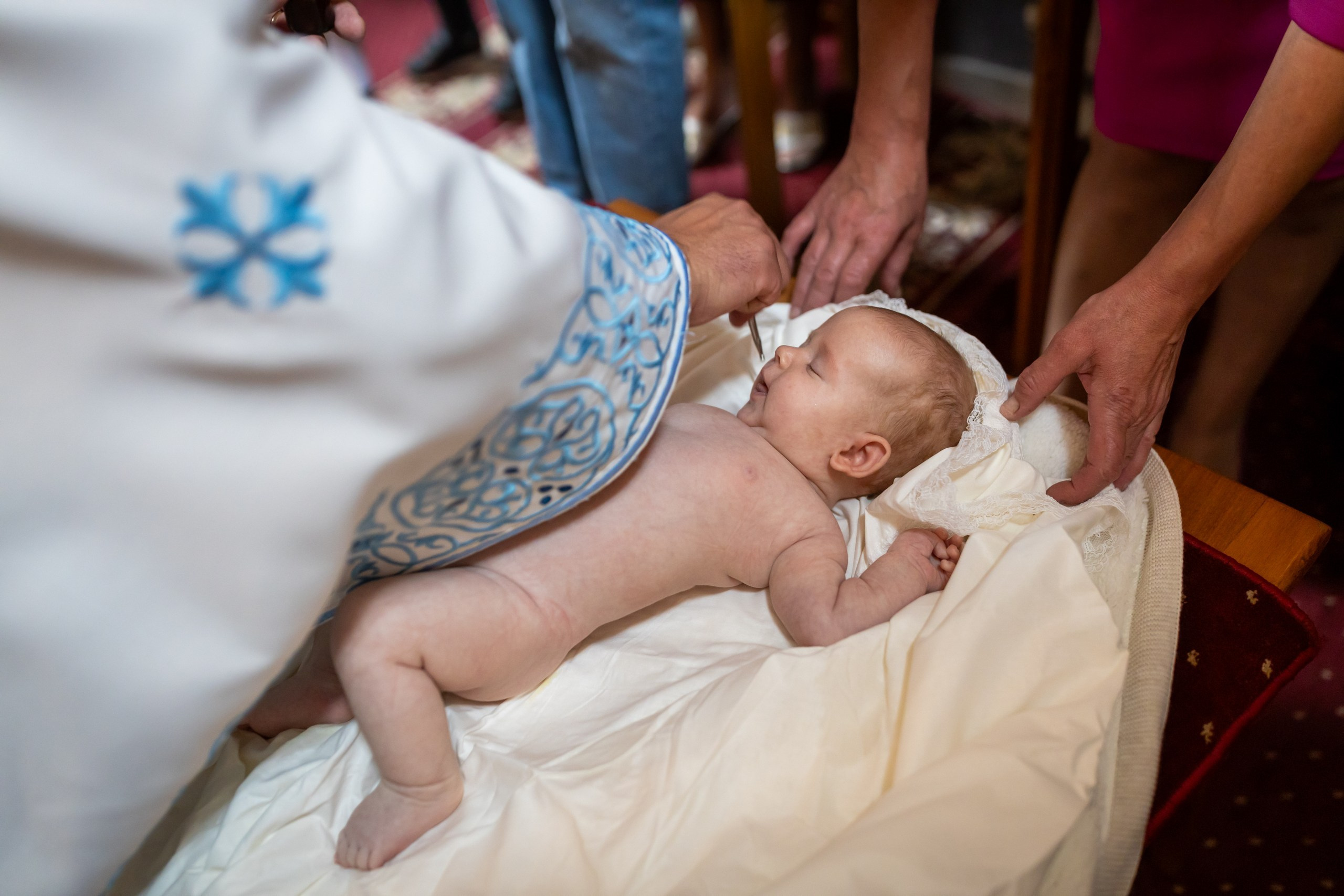 fotograf botez , fotografie botez Botoșani, fotograf Alin Chirilă, amintiri botez, fotografii botez, botez Miruna Parascheva, fotograf copii, fotografie botez în Botoșani-alt="botez , fotografie botez Alin Chirilă, amintiri botez, fotografii emoționante botez Botoșani"-- fotografii-botez-bebelus- amintiri-botez-micuț- moment-sfânt-crestinare- fotografie-emotionanta-botez- detalii-botez-bebelusi- parinti-fericiti-la-botez- fotograf-botez-profesionist- botez-in-biserica-ortodoxa- micuț-botezat-cu-emoție- zâmbete-și-lacrimi-la-botez- bebeluș-la-cristelniță- decor-botez-colorat- botez-cu-dragoste-și-credință- emotie-pura-la-botez- fotograf-botez-botosani- botez-iasi-suceava-fotograf- amintiri-nepretuite-botez-- Preotul ținându-l pe micuțul Mathias Gabriel la botez, în biserica Înălțarea Domnului, Copălău - Detalii de la botezul lui Mathias – lumânare, trusou și icoană - Familia lui Mathias Gabriel alături de micuț, în ziua botezului - Portret emoționant cu mama și bebelușul în brațe, în biserică,fotograf profesionist evenimente Botoșani, Iași, Suceava, Fălticeni, Bacău, Pașcani, Roman - AlinoFotoStudio by Alin Chirilă - servicii foto nuntă, botez, cununie, ședințe foto creative, albume personalizate, fotografii emoționante și calitative pentru cele mai importante momente din viață,fotograf nuntă Botoșani Alin Chirilă, ședință foto botez Iași - AlinoFotoStudio, servicii fotograf profesionist evenimente Suceava, fotograf cununie civilă Fălticeni - Alin Chirilă, album foto nuntă personalizat Bacău.“Bebeluș botezat în biserică, ținut în brațe de nași” • “Detaliu cu lumânarea de botez decorată cu flori albe” • “Părinți emoționați alături de copilul lor la ceremonia de botez” • “Masa festivă de botez cu decor tematic și tort personalizat” • “Momentul în care preotul toarnă apă sfințită pe fruntea bebelușului” “Bebeluș în rochie albă de botez, zâmbind în brațele mamei” • “Detaliu cu cruciulița de botez așezată pe o pernă de satin” • “Părinți și nași aprinzând lumânările în timpul ceremoniei de botez” • “Tort de botez decorat cu figurine tematice și numele copilului” • “Copil botezat dormind liniștit în pătuțul decorat festiv” • “Momentul în care preotul binecuvântează copilul în fața altarului” • “Invitați adunându-se în jurul mesei festive la petrecerea de botez” • “Bebeluș ținând în mână o jucărie personalizată primită la botez” • “Familie fericită pozând împreună după ceremonia de botez” • “Decor tematic cu baloane și flori la locația petrecerii de botez” fotograf Botoșani fotograf evenimente fotograf botez Alin Chirila fotograf alinofotostudio.fotograf botez Amelis Maria, fotografie botez Botoșani, fotograf Alin Chirilă, amintiri botez, fotografii botez, botez Amelis Maria, fotograf copii, fotografie botez în Botoșani,