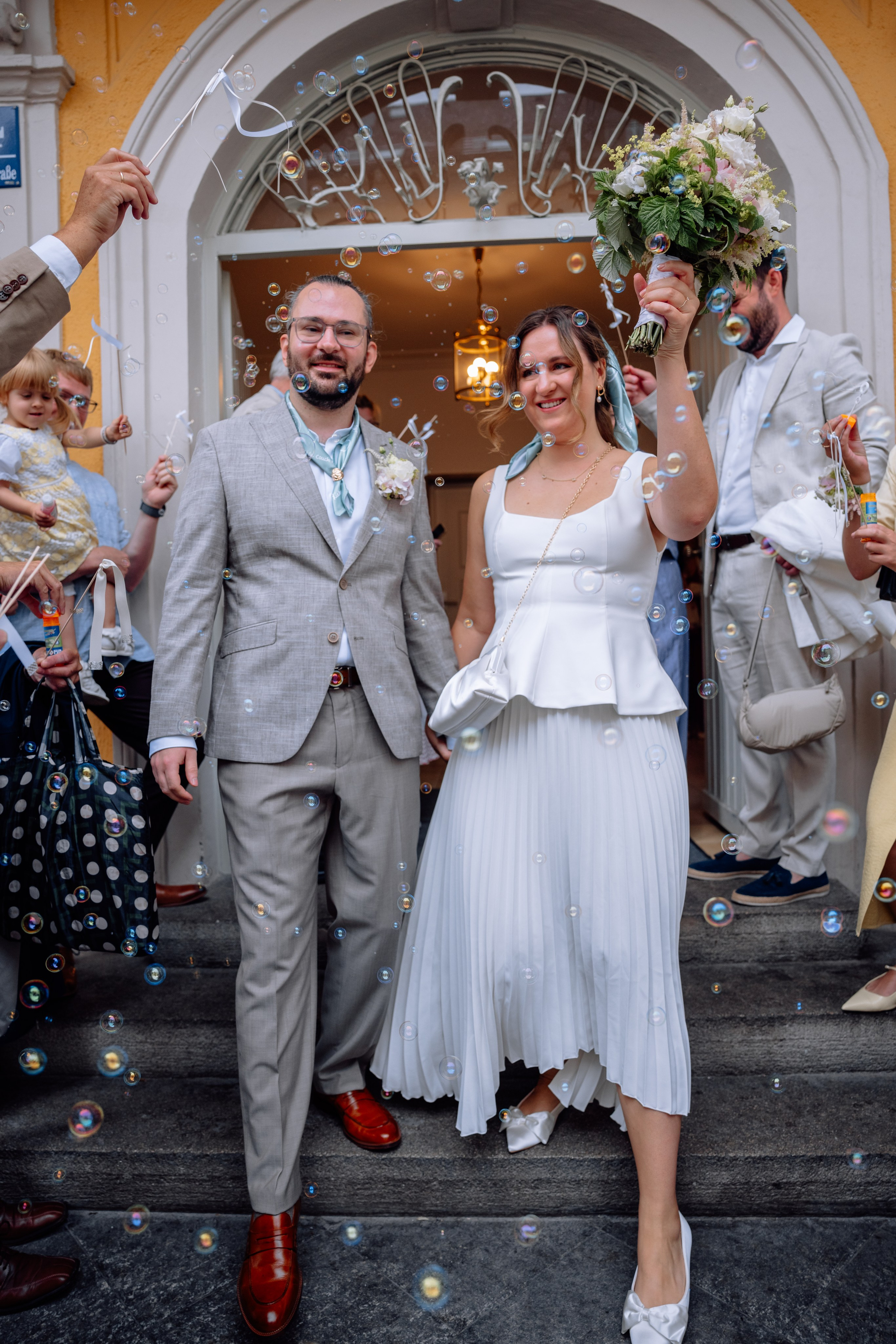 Corinna und Daniel: romantische Hochzeit in der Mandlstrasse/Sommer 2025. Hochzeitsfotograf München Taufe Familienfotograf Tanja Mauke
