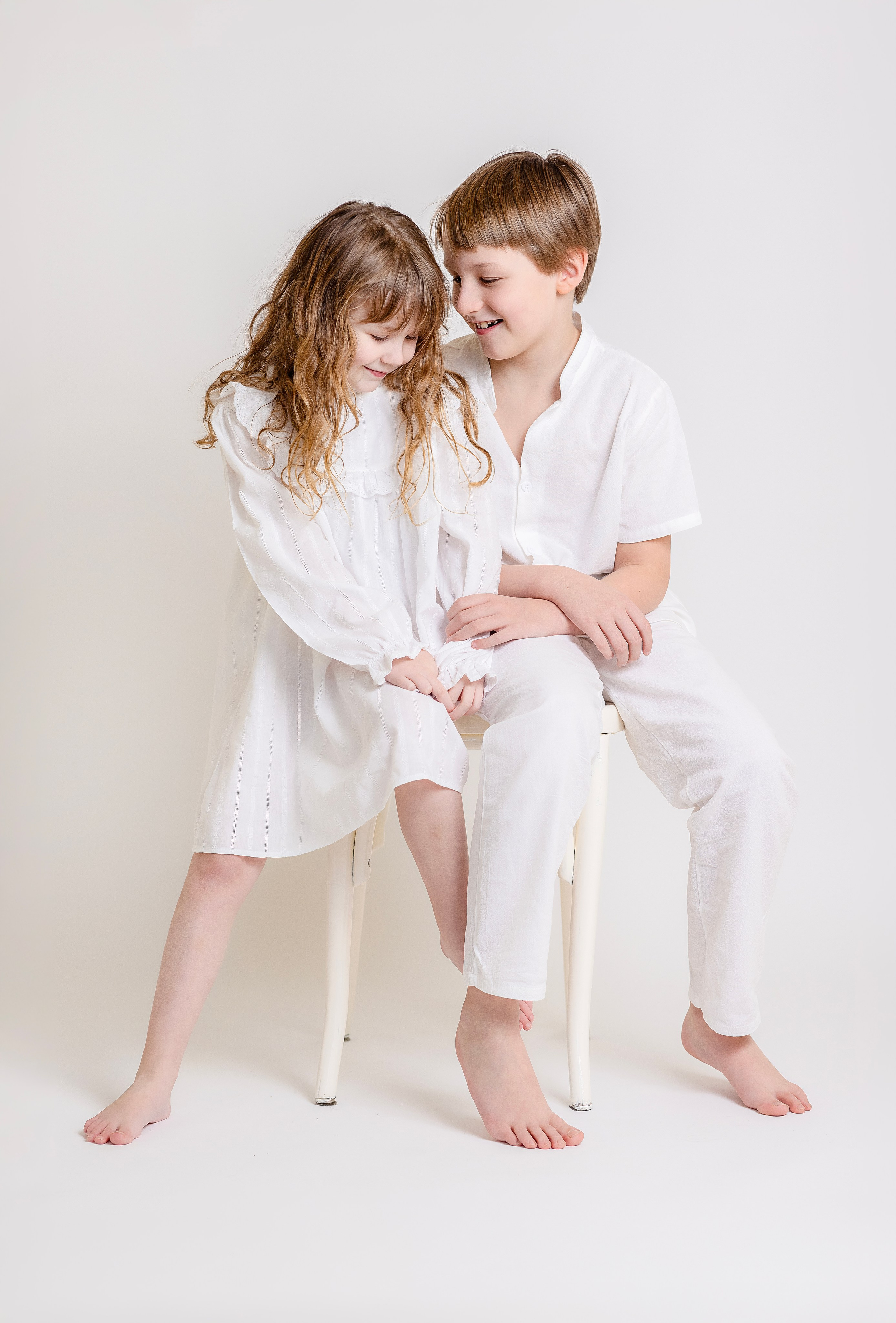 Kinderportret witte studio. Fotograaf Irina Hoek.