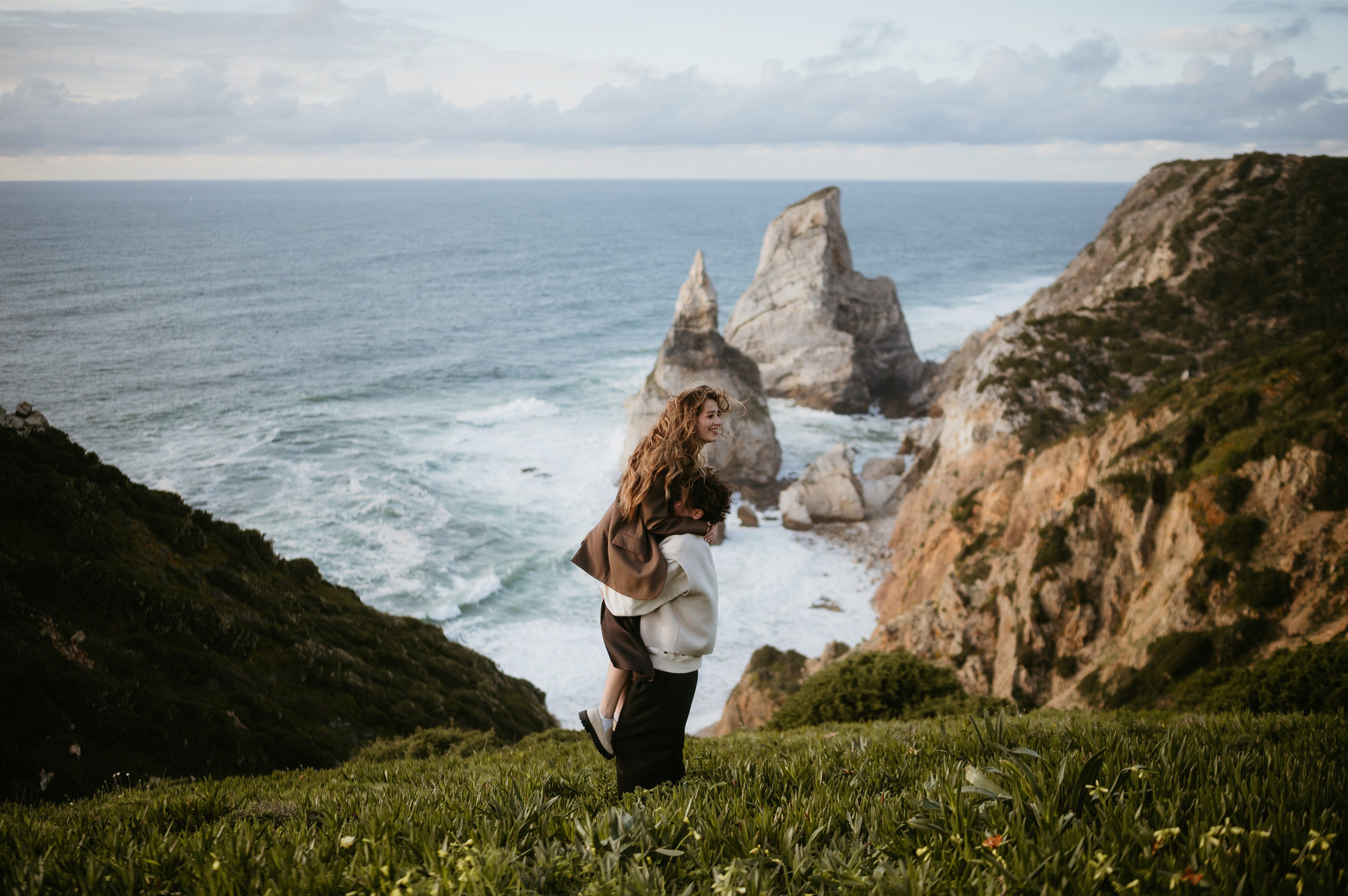 Praia da Ursa – ședință foto de cuplu într-un loc magic din Portugalia. Valentin Melen - fotograf de nunta 🤍
