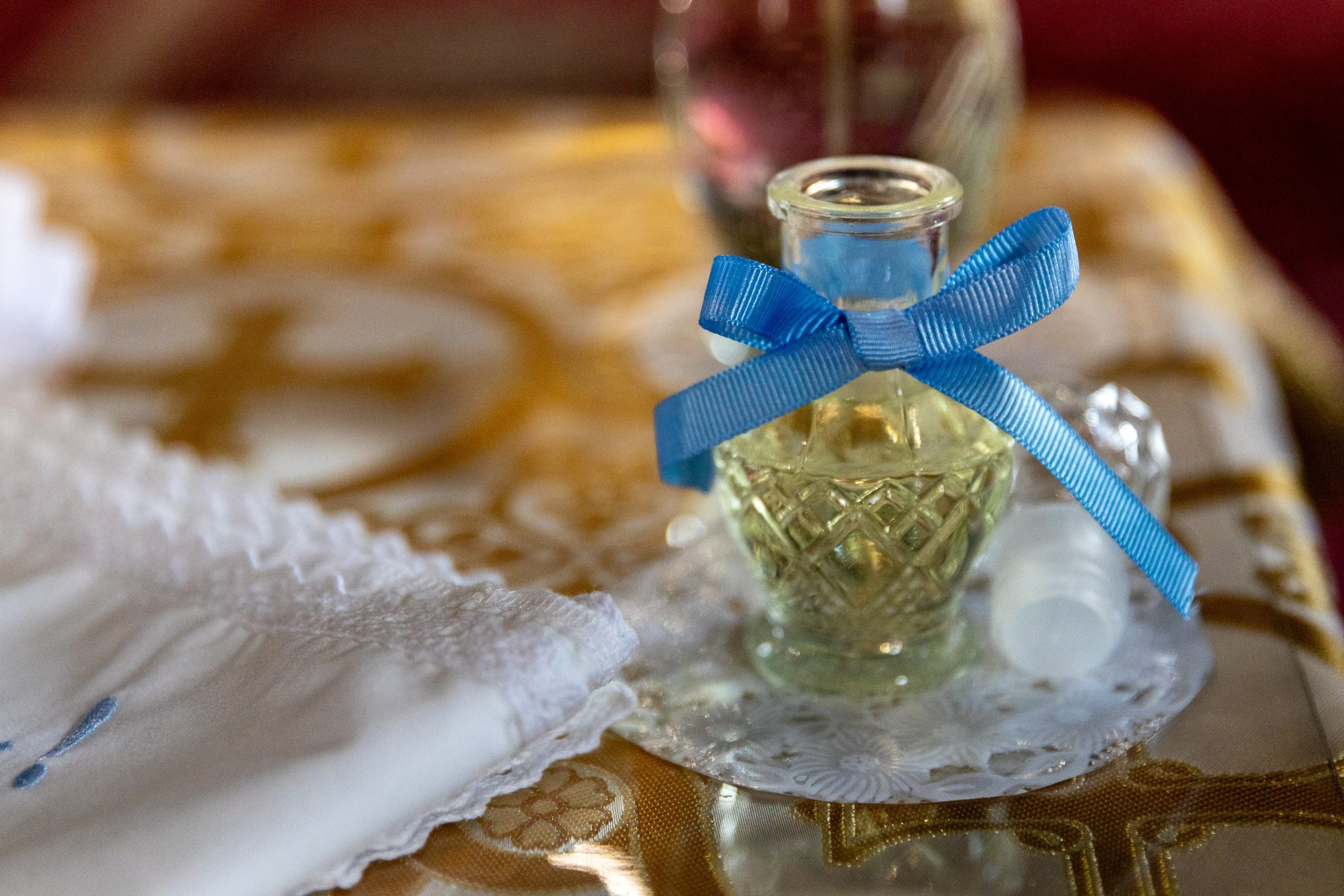 fotograf botez , fotografie botez Botoșani, fotograf Alin Chirilă, amintiri botez, fotografii botez, botez Miruna Parascheva, fotograf copii, fotografie botez în Botoșani-alt="botez , fotografie botez Alin Chirilă, amintiri botez, fotografii emoționante botez Botoșani"-- fotografii-botez-bebelus- amintiri-botez-micuț- moment-sfânt-crestinare- fotografie-emotionanta-botez- detalii-botez-bebelusi- parinti-fericiti-la-botez- fotograf-botez-profesionist- botez-in-biserica-ortodoxa- micuț-botezat-cu-emoție- zâmbete-și-lacrimi-la-botez- bebeluș-la-cristelniță- decor-botez-colorat- botez-cu-dragoste-și-credință- emotie-pura-la-botez- fotograf-botez-botosani- botez-iasi-suceava-fotograf- amintiri-nepretuite-botez-- Preotul ținându-l pe micuțul Mathias Gabriel la botez, în biserica Înălțarea Domnului, Copălău - Detalii de la botezul lui Mathias – lumânare, trusou și icoană - Familia lui Mathias Gabriel alături de micuț, în ziua botezului - Portret emoționant cu mama și bebelușul în brațe, în biserică,fotograf profesionist evenimente Botoșani, Iași, Suceava, Fălticeni, Bacău, Pașcani, Roman - AlinoFotoStudio by Alin Chirilă - servicii foto nuntă, botez, cununie, ședințe foto creative, albume personalizate, fotografii emoționante și calitative pentru cele mai importante momente din viață,fotograf nuntă Botoșani Alin Chirilă, ședință foto botez Iași - AlinoFotoStudio, servicii fotograf profesionist evenimente Suceava, fotograf cununie civilă Fălticeni - Alin Chirilă, album foto nuntă personalizat Bacău.“Bebeluș botezat în biserică, ținut în brațe de nași” • “Detaliu cu lumânarea de botez decorată cu flori albe” • “Părinți emoționați alături de copilul lor la ceremonia de botez” • “Masa festivă de botez cu decor tematic și tort personalizat” • “Momentul în care preotul toarnă apă sfințită pe fruntea bebelușului” “Bebeluș în rochie albă de botez, zâmbind în brațele mamei” • “Detaliu cu cruciulița de botez așezată pe o pernă de satin” • “Părinți și nași aprinzând lumânările în timpul ceremoniei de botez” • “Tort de botez decorat cu figurine tematice și numele copilului” • “Copil botezat dormind liniștit în pătuțul decorat festiv” • “Momentul în care preotul binecuvântează copilul în fața altarului” • “Invitați adunându-se în jurul mesei festive la petrecerea de botez” • “Bebeluș ținând în mână o jucărie personalizată primită la botez” • “Familie fericită pozând împreună după ceremonia de botez” • “Decor tematic cu baloane și flori la locația petrecerii de botez” fotograf Botoșani fotograf evenimente fotograf botez Alin Chirila fotograf alinofotostudio.fotograf botez Amelis Maria, fotografie botez Botoșani, fotograf Alin Chirilă, amintiri botez, fotografii botez, botez Amelis Maria, fotograf copii, fotografie botez în Botoșani,