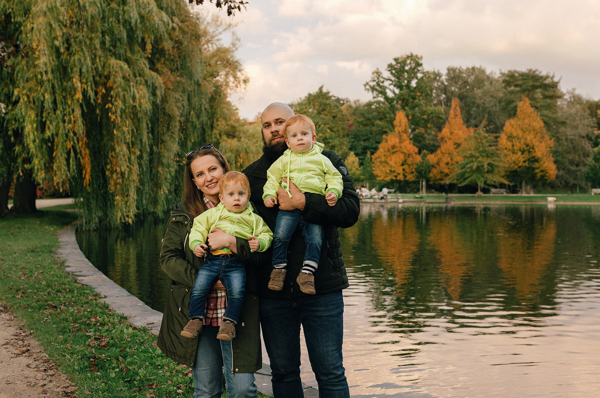 Elena in Troja bridge. Rodinný a svatební fotograf v Praze