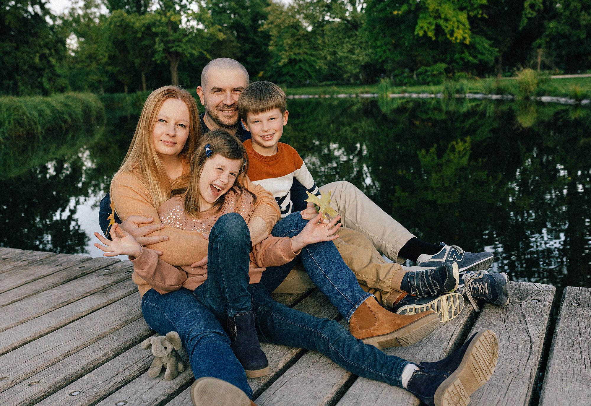 Elena in Troja bridge. Rodinný a svatební fotograf v Praze