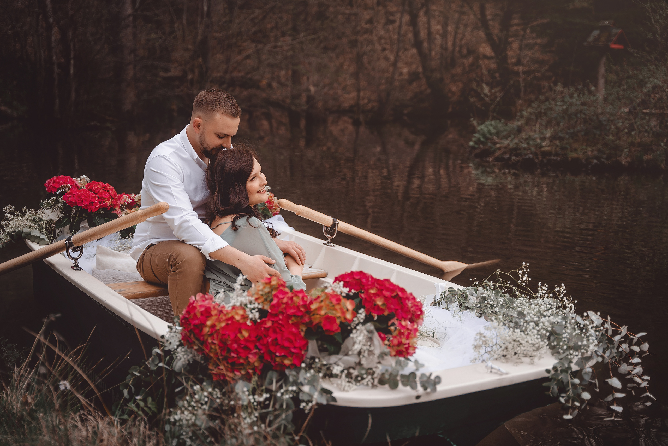 Romantisches Paarshooting am See. Portraitfotografie in Gründau Elena Ohnstedt