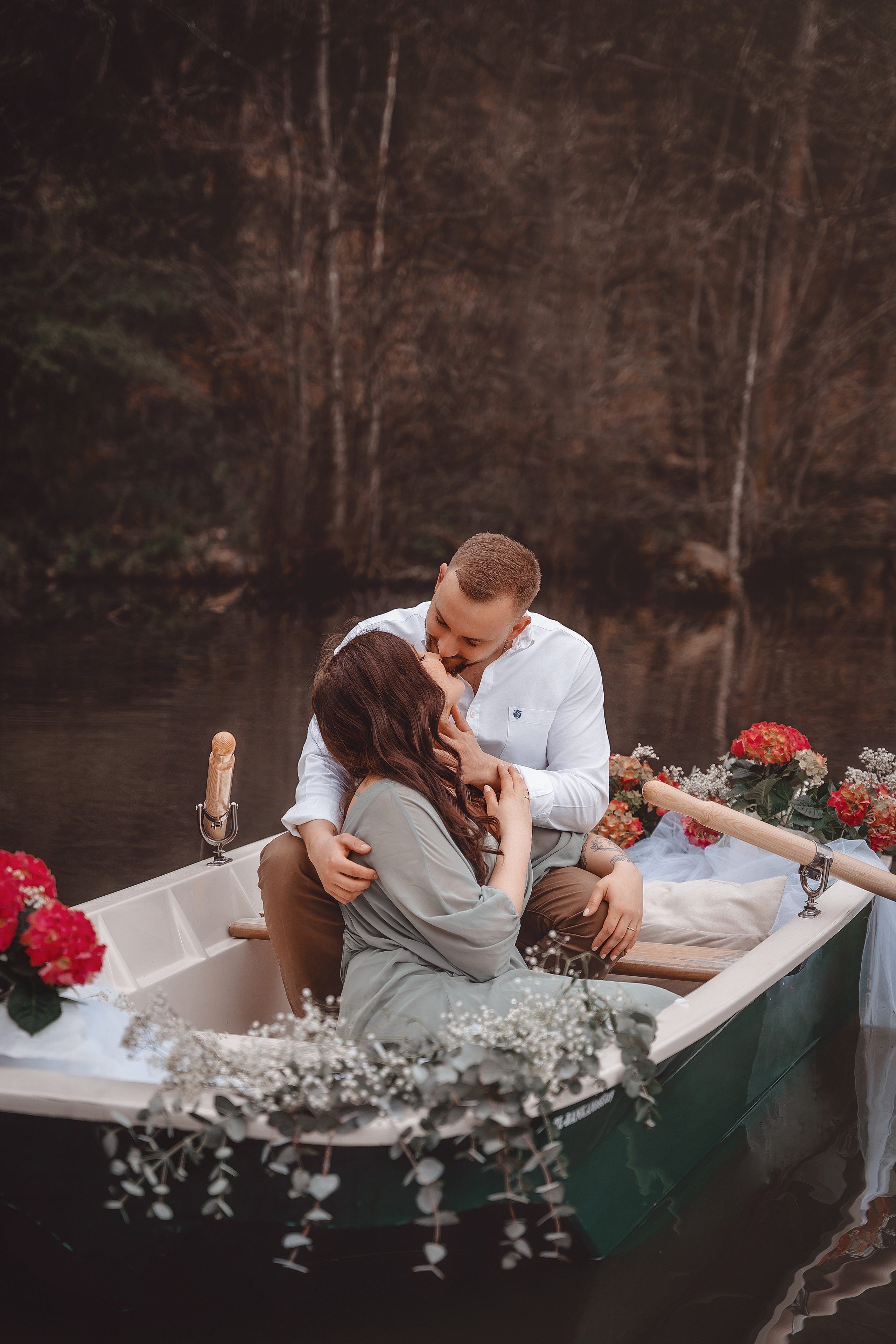 Romantisches Paarshooting am See. Portraitfotografie in Gründau Elena Ohnstedt