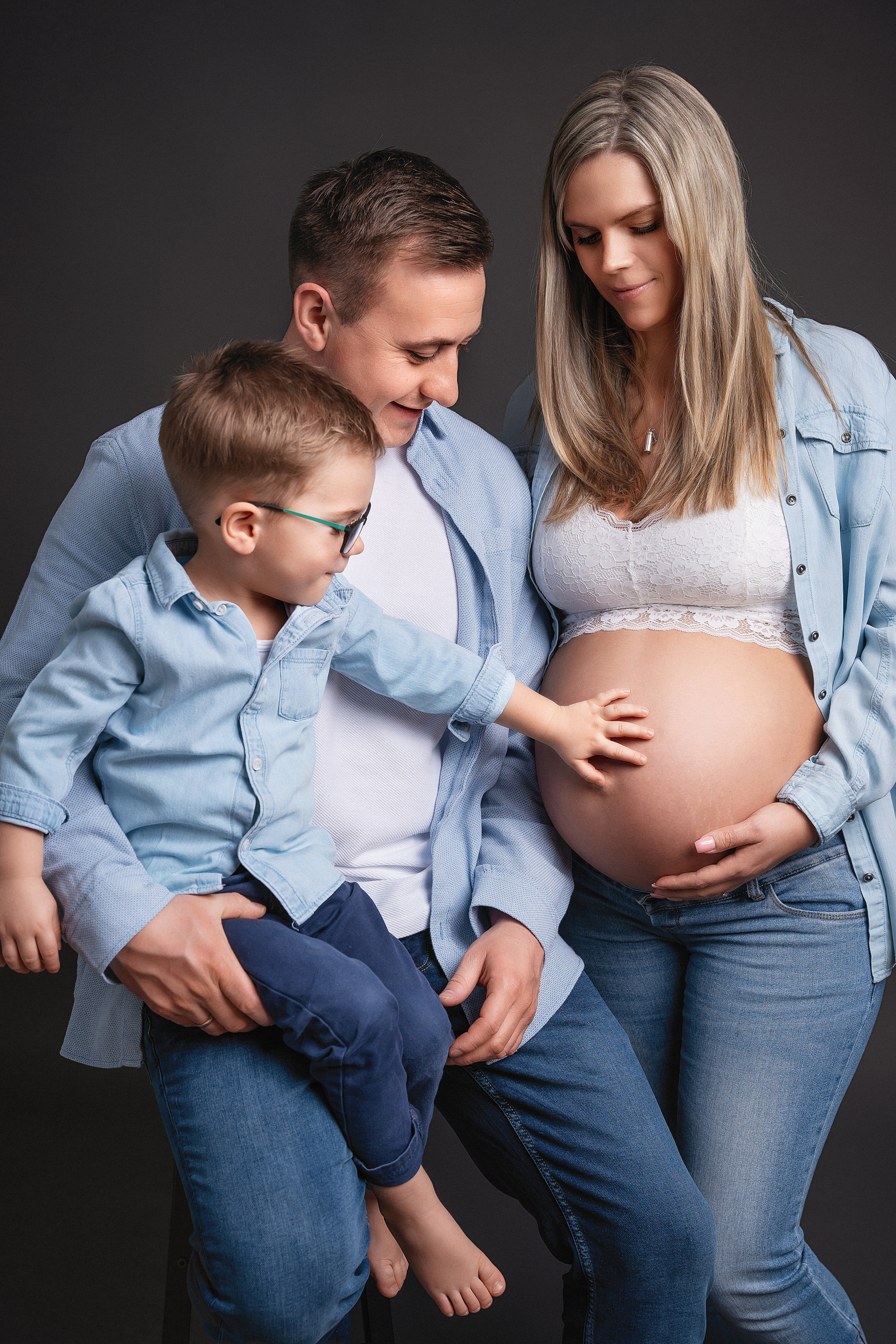 Babybauch im Studio. Portraitfotografie in Gründau Elena Ohnstedt