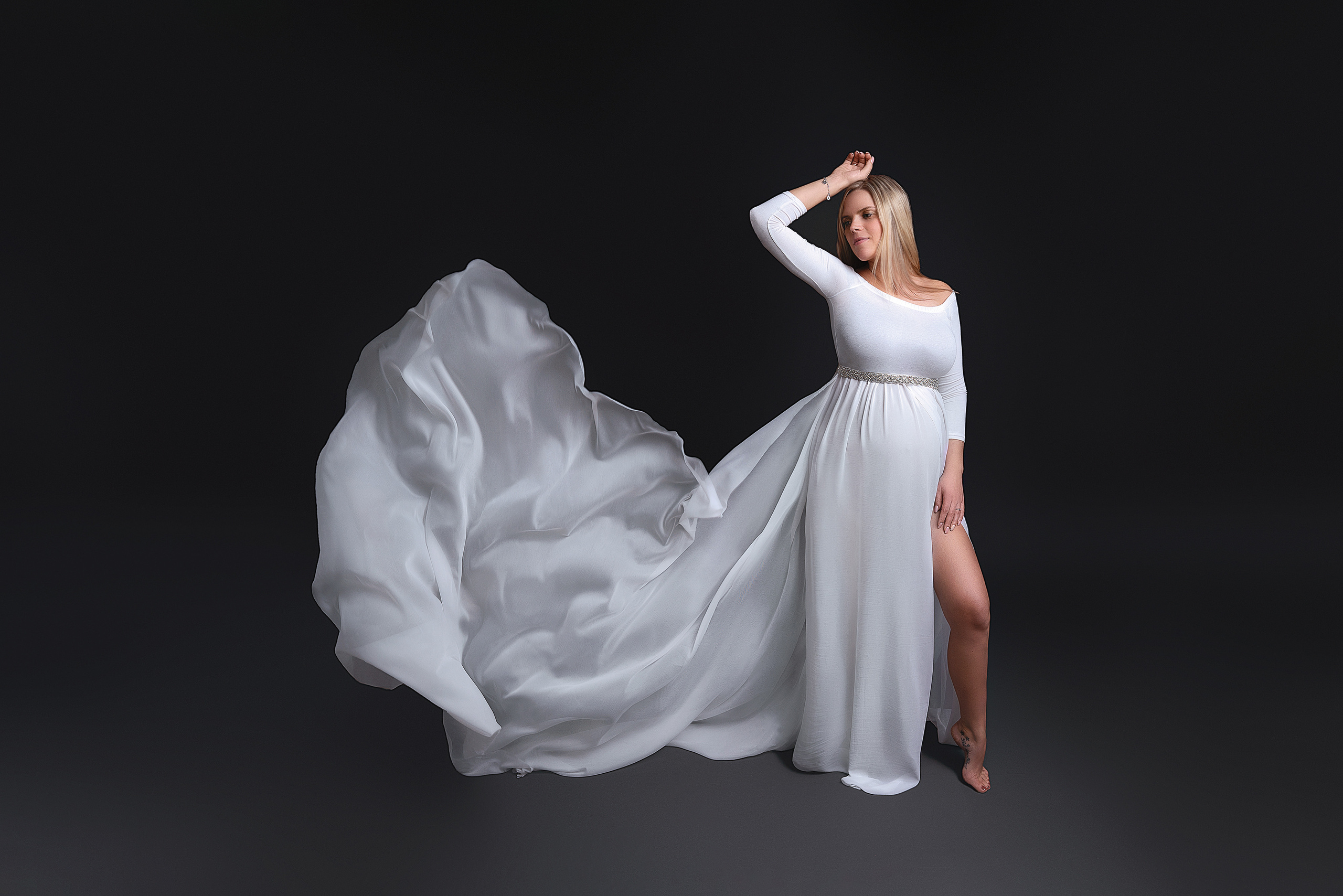 Babybauch im Studio. Portraitfotografie in Gründau Elena Ohnstedt