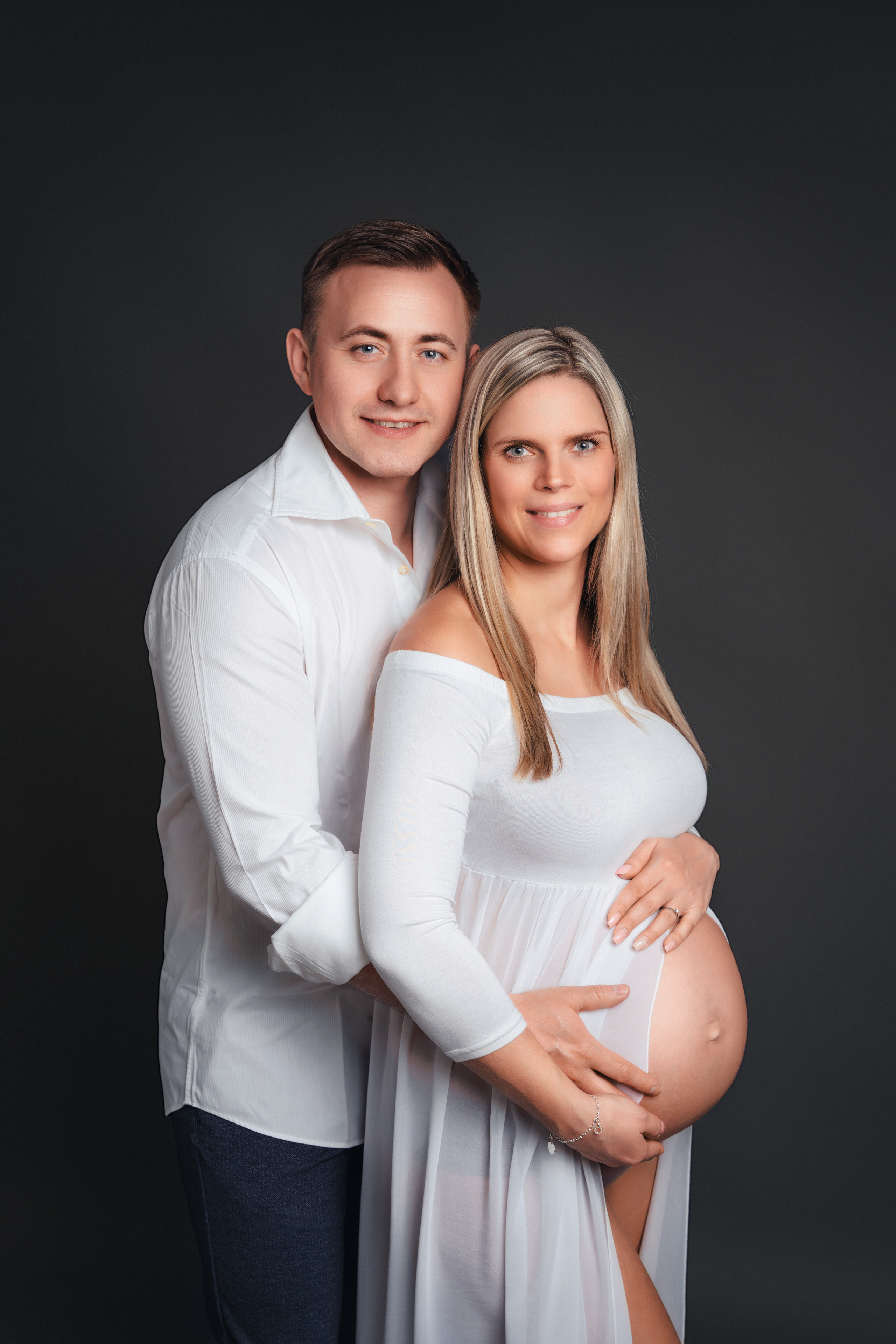 Babybauch im Studio. Portraitfotografie in Gründau Elena Ohnstedt
