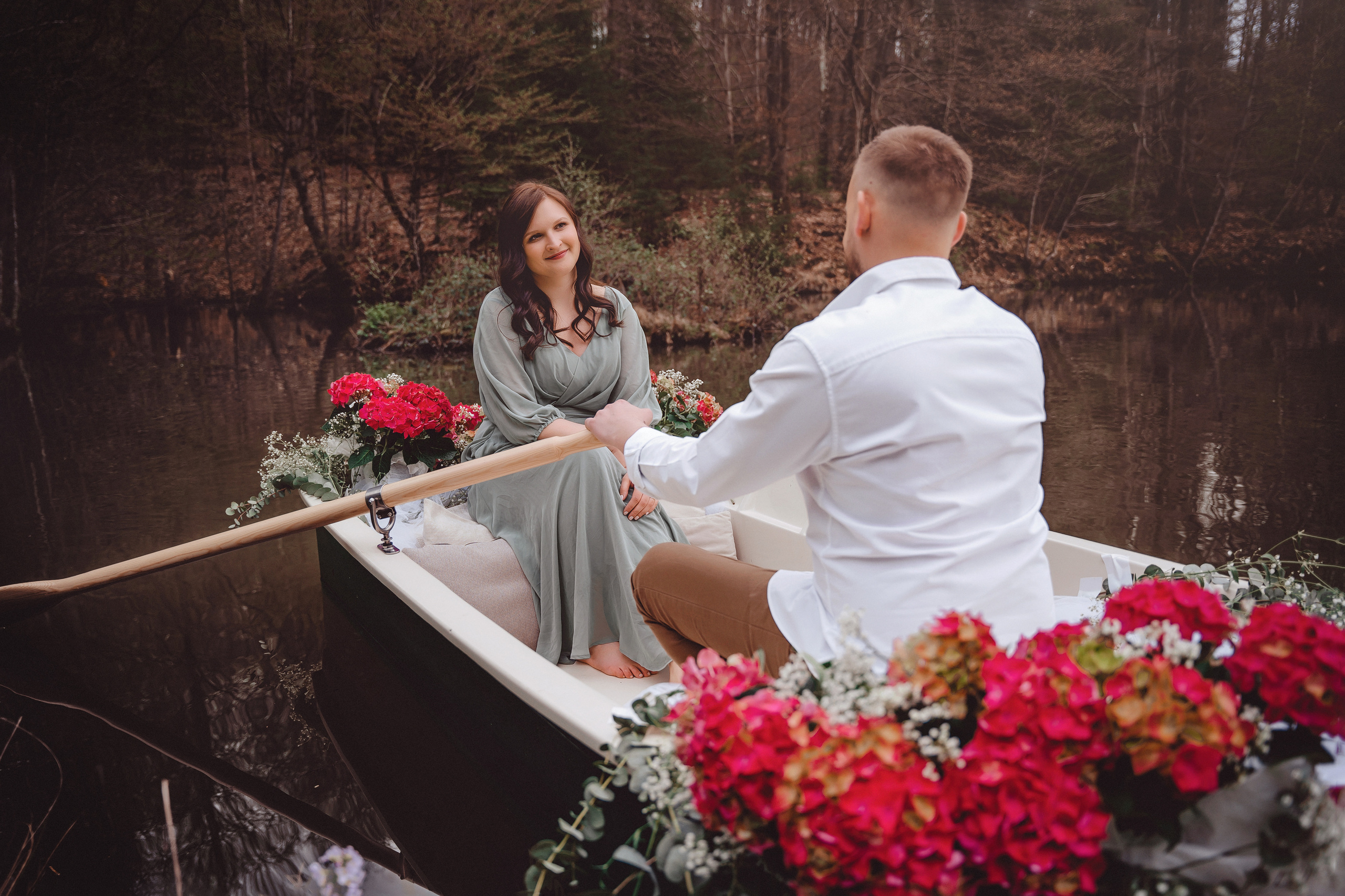Romantisches Paarshooting am See. Portraitfotografie in Gründau Elena Ohnstedt