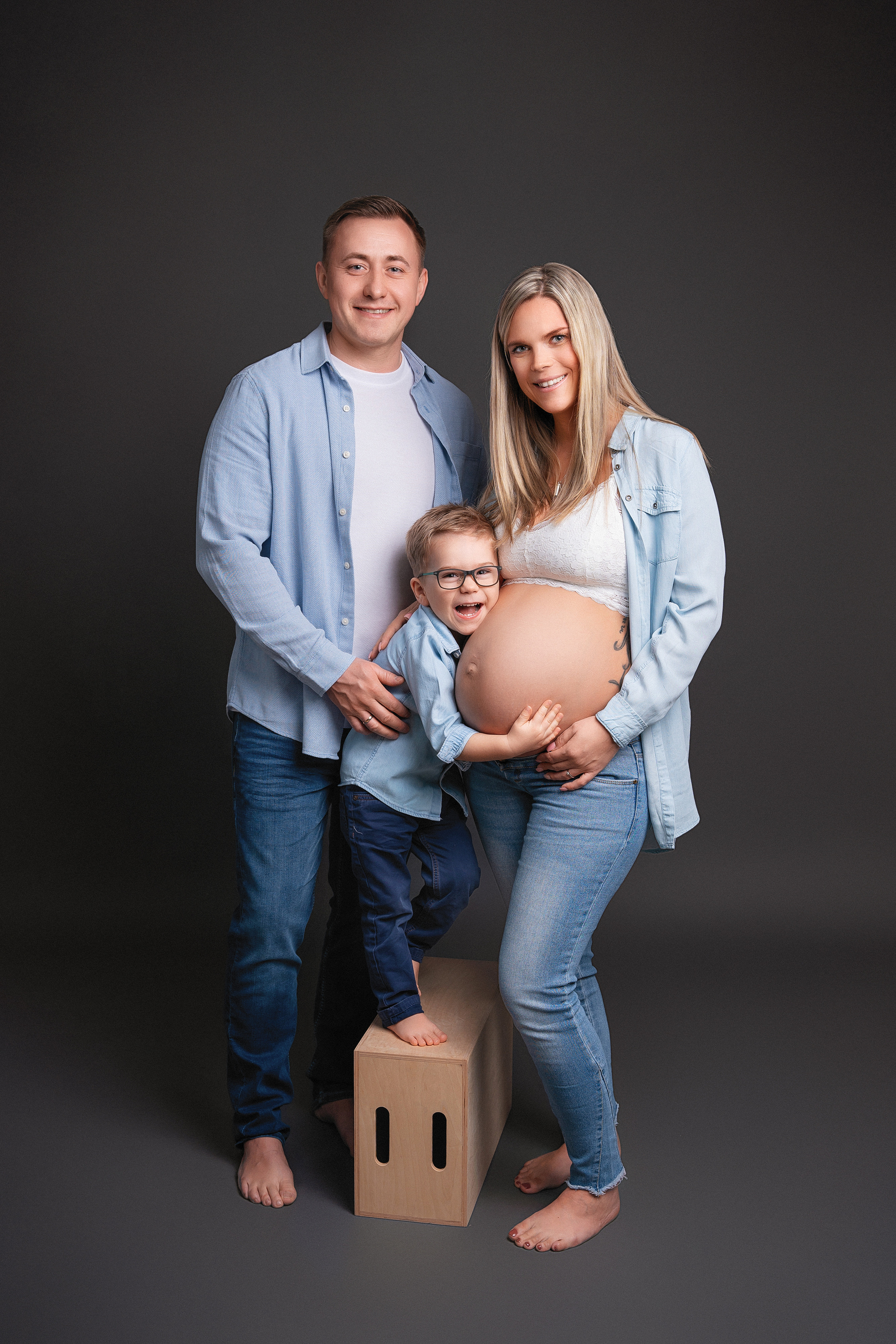Babybauch im Studio. Portraitfotografie in Gründau Elena Ohnstedt