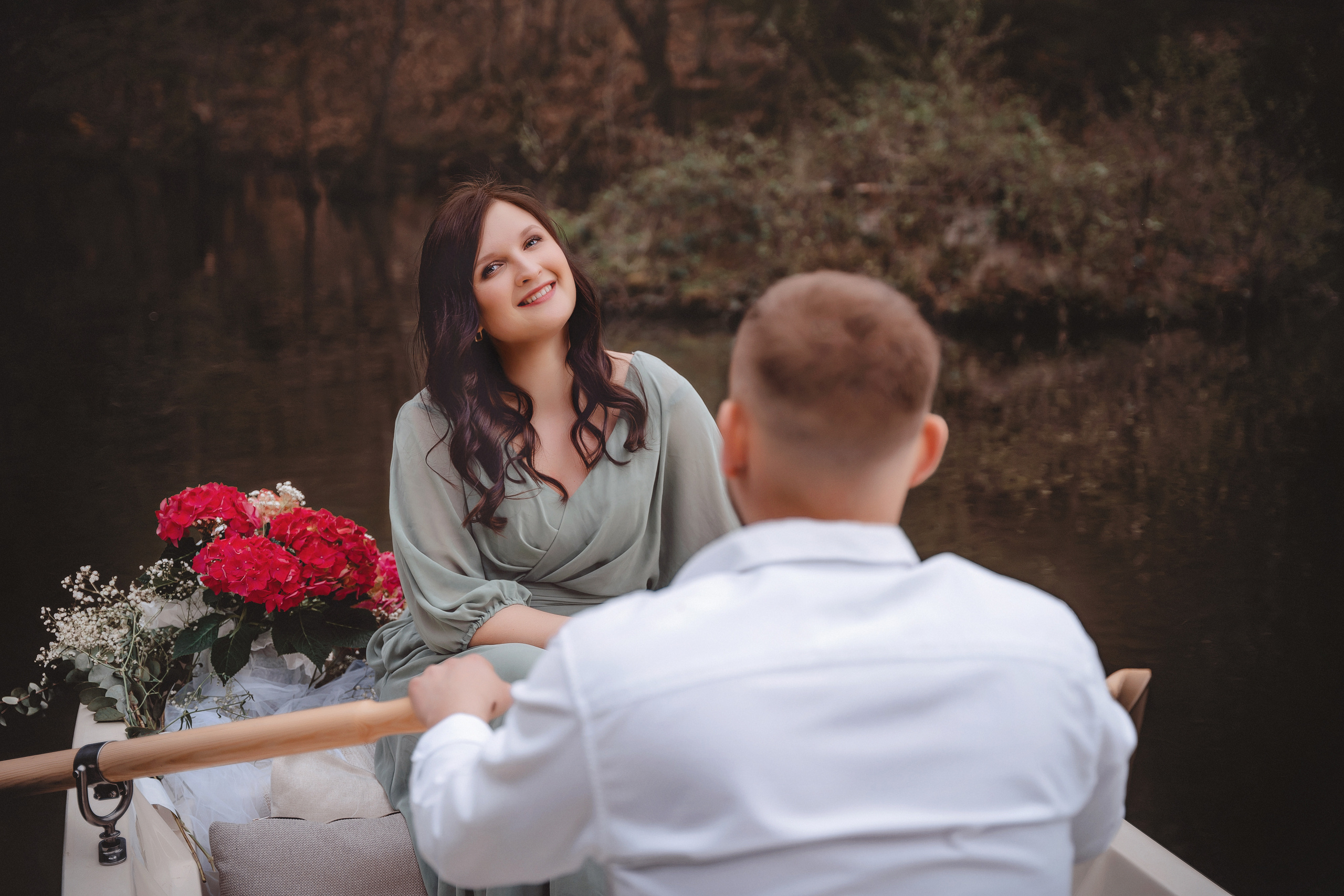 Romantisches Paarshooting am See. Portraitfotografie in Gründau Elena Ohnstedt