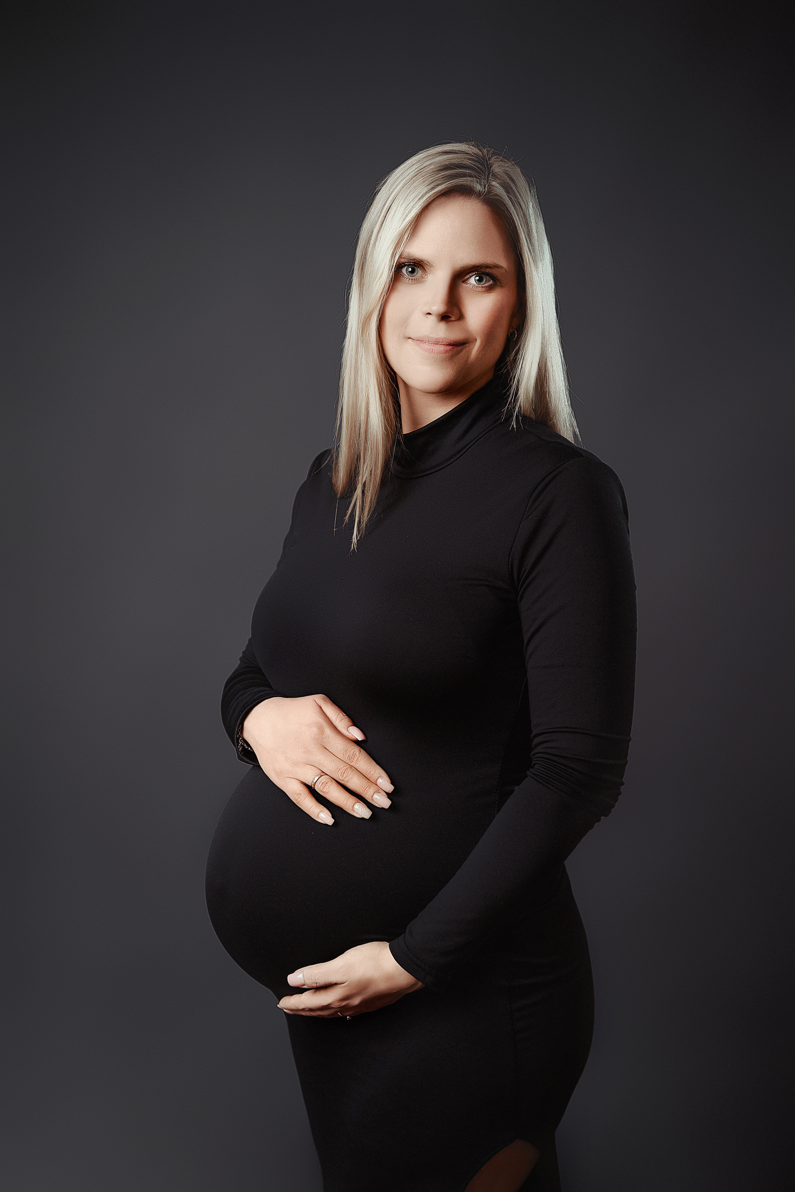 Babybauch im Studio. Portraitfotografie in Gründau Elena Ohnstedt