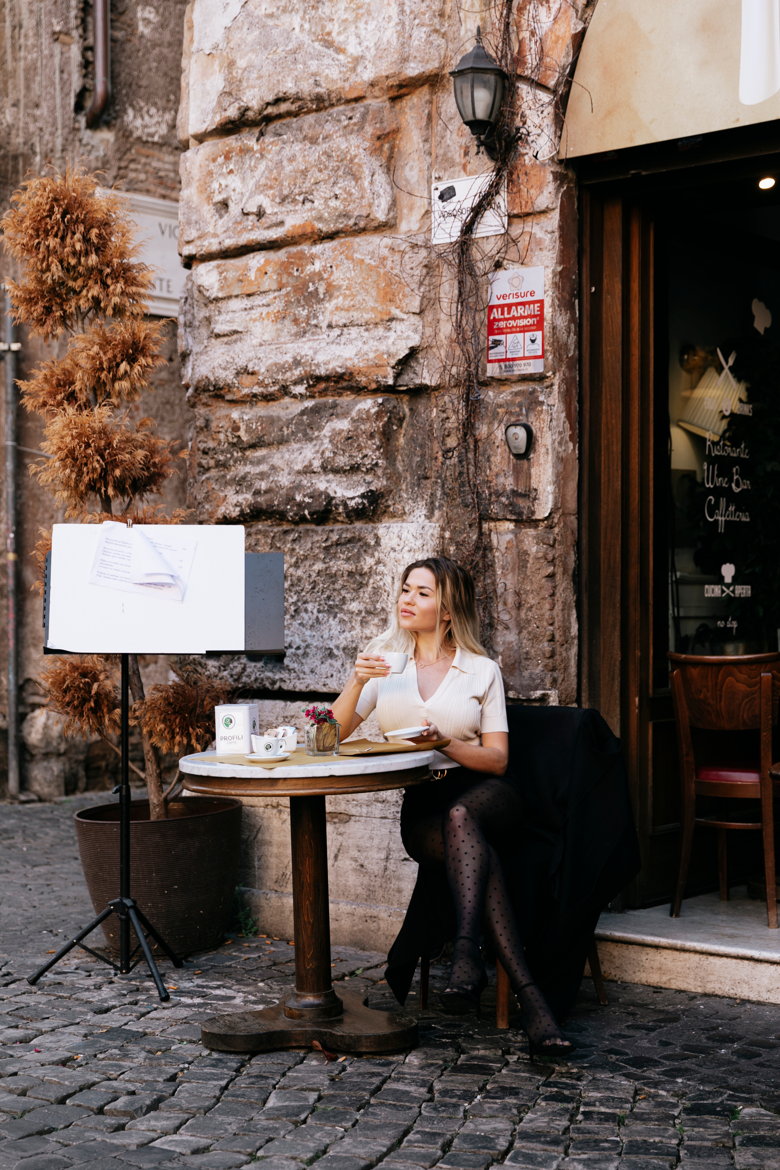 The Roman Streets. Photographer in Rome