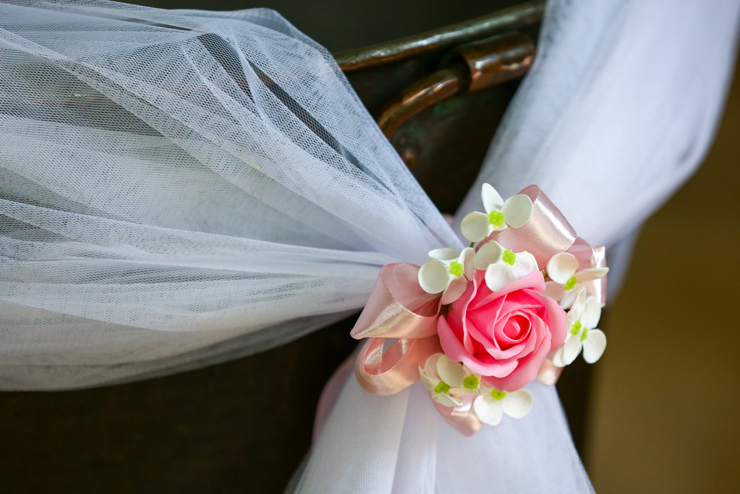 “Bebeluș botezat în biserică, ținut în brațe de nași” • “Detaliu cu lumânarea de botez decorată cu flori albe” • “Părinți emoționați alături de copilul lor la ceremonia de botez” • “Masa festivă de botez cu decor tematic și tort personalizat” • “Momentul în care preotul toarnă apă sfințită pe fruntea bebelușului” “Bebeluș în rochie albă de botez, zâmbind în brațele mamei” • “Detaliu cu cruciulița de botez așezată pe o pernă de satin” • “Părinți și nași aprinzând lumânările în timpul ceremoniei de botez” • “Tort de botez decorat cu figurine tematice și numele copilului” • “Copil botezat dormind liniștit în pătuțul decorat festiv” • “Momentul în care preotul binecuvântează copilul în fața altarului” • “Invitați adunându-se în jurul mesei festive la petrecerea de botez” • “Bebeluș ținând în mână o jucărie personalizată primită la botez” • “Familie fericită pozând împreună după ceremonia de botez” • “Decor tematic cu baloane și flori la locația petrecerii de botez” fotograf Botoșani fotograf evenimente fotograf botez Alin Chirila fotograf alinofotostudio,- Preotul ținându-l pe micuțul Mathias Gabriel la botez, în biserica Înălțarea Domnului, Copălău - Detalii de la botezul lui Mathias – lumânare, trusou și icoană - Familia lui Mathias Gabriel alături de micuț, în ziua botezului - Portret emoționant cu mama și bebelușul în brațe, în biserică,fotograf profesionist evenimente Botoșani, Iași, Suceava, Fălticeni, Bacău, Pașcani, Roman - AlinoFotoStudio by Alin Chirilă - servicii foto nuntă, botez, cununie, ședințe foto creative, albume personalizate, fotografii emoționante și calitative pentru cele mai importante momente din viață,fotograf nuntă Botoșani Alin Chirilă, ședință foto botez Iași - AlinoFotoStudio, servicii fotograf profesionist evenimente Suceava, fotograf cununie civilă Fălticeni - Alin Chirilă, album foto nuntă personalizat Bacău.“Bebeluș botezat în biserică, ținut în brațe de nași” • “Detaliu cu lumânarea de botez decorată cu flori albe” • “Părinți emoționați alături de copilul lor la ceremonia de botez” • “Masa festivă de botez cu decor tematic și tort personalizat” • “Momentul în care preotul toarnă apă sfințită pe fruntea bebelușului” “Bebeluș în rochie albă de botez, zâmbind în brațele mamei” • “Detaliu cu cruciulița de botez așezată pe o pernă de satin” • “Părinți și nași aprinzând lumânările în timpul ceremoniei de botez” • “Tort de botez decorat cu figurine tematice și numele copilului” • “Copil botezat dormind liniștit în pătuțul decorat festiv” • “Momentul în care preotul binecuvântează copilul în fața altarului” • “Invitați adunându-se în jurul mesei festive la petrecerea de botez” • “Bebeluș ținând în mână o jucărie personalizată primită la botez” • “Familie fericită pozând împreună după ceremonia de botez” • “Decor tematic cu baloane și flori la locația petrecerii de botez” fotograf Botoșani fotograf evenimente fotograf botez Alin Chirila fotograf alinofotostudio.fotograf botez Amelis Maria, fotografie botez Botoșani, fotograf Alin Chirilă, amintiri botez, fotografii botez, botez Amelis Maria, fotograf copii, fotografie botez în Botoșani,