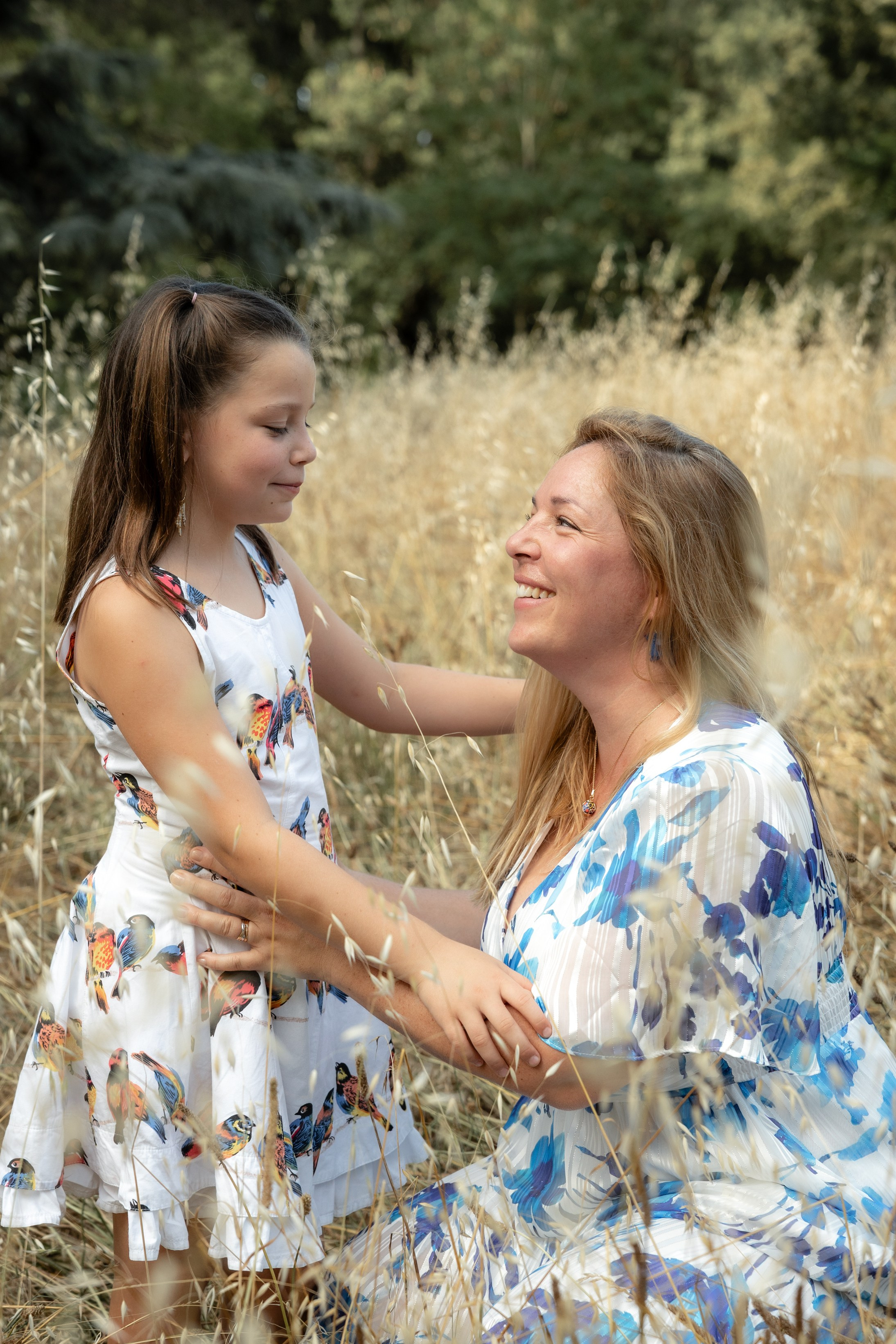 Family photoshoot in Parc du Cabirol, Colomiers. Eugenie Smirnova — wedding, corporate and lifestyle photographer in Toulouse and Southwest France