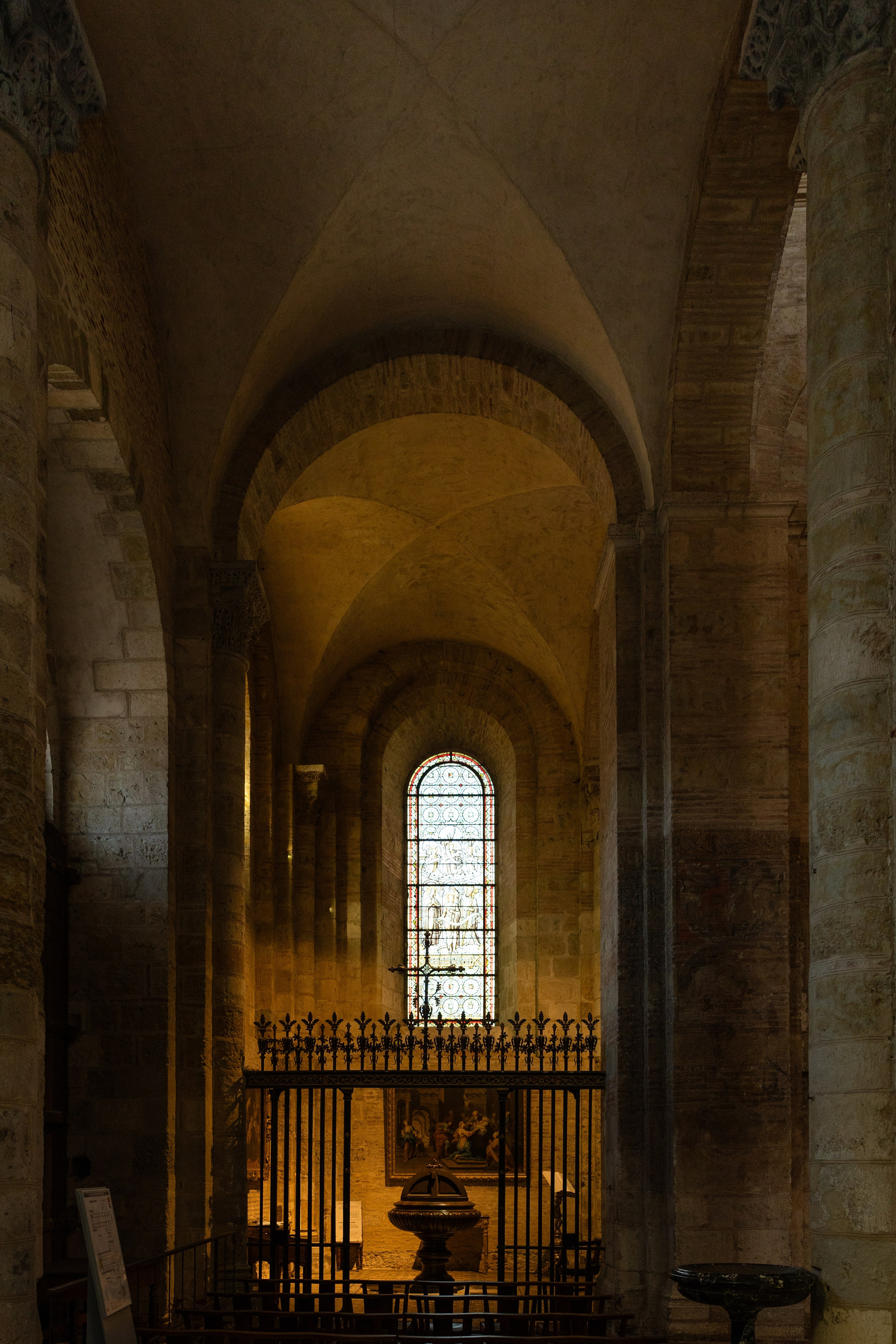 The Baptism of Diana in the Church of Saint-Sernin in Toulouse. Евгения Смирнова — фотограф в Тулузе и юго-западной Франции