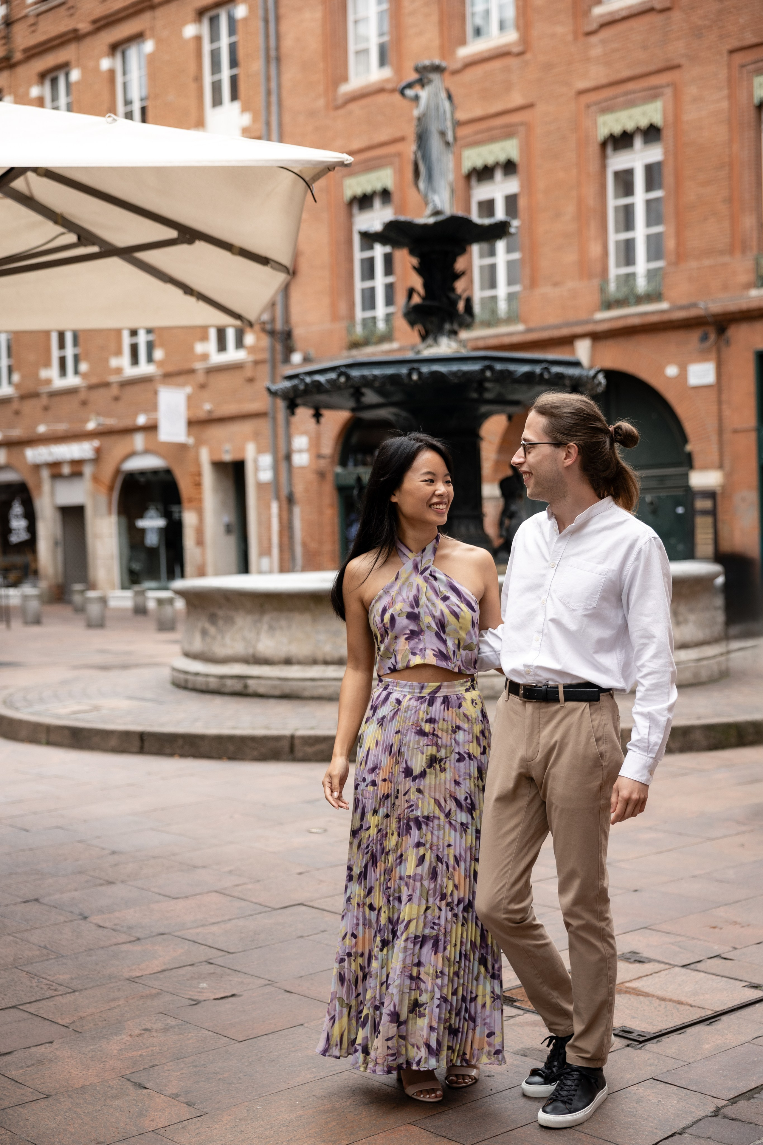 Séance photo de fiançailles à Toulouse. Eugénie Smirnova — Photographe à Toulouse et dans le Sud-Ouest