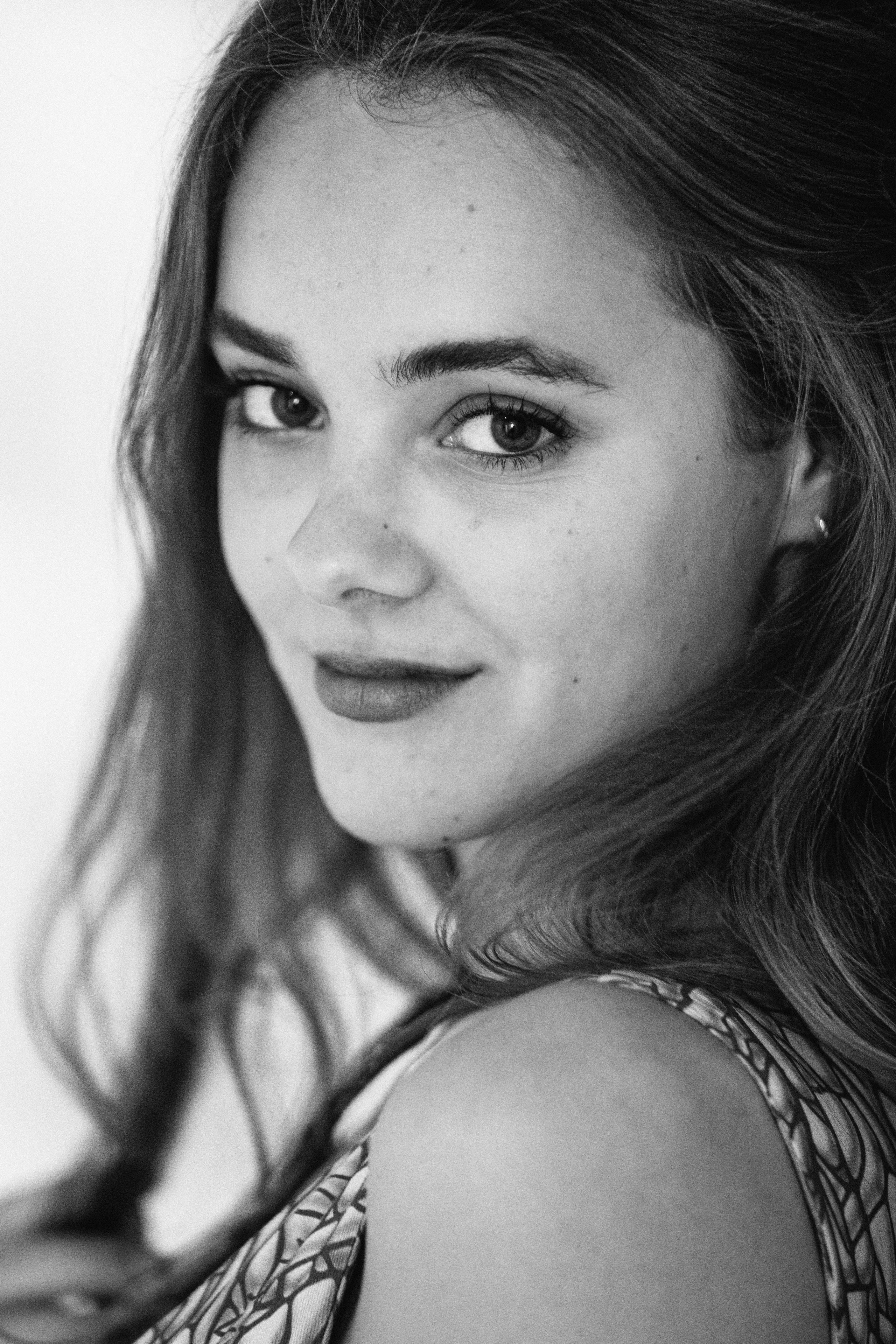 LOLA & OBLIQUE. Portrait photographer in Germany and all over Europe Mischa Blank