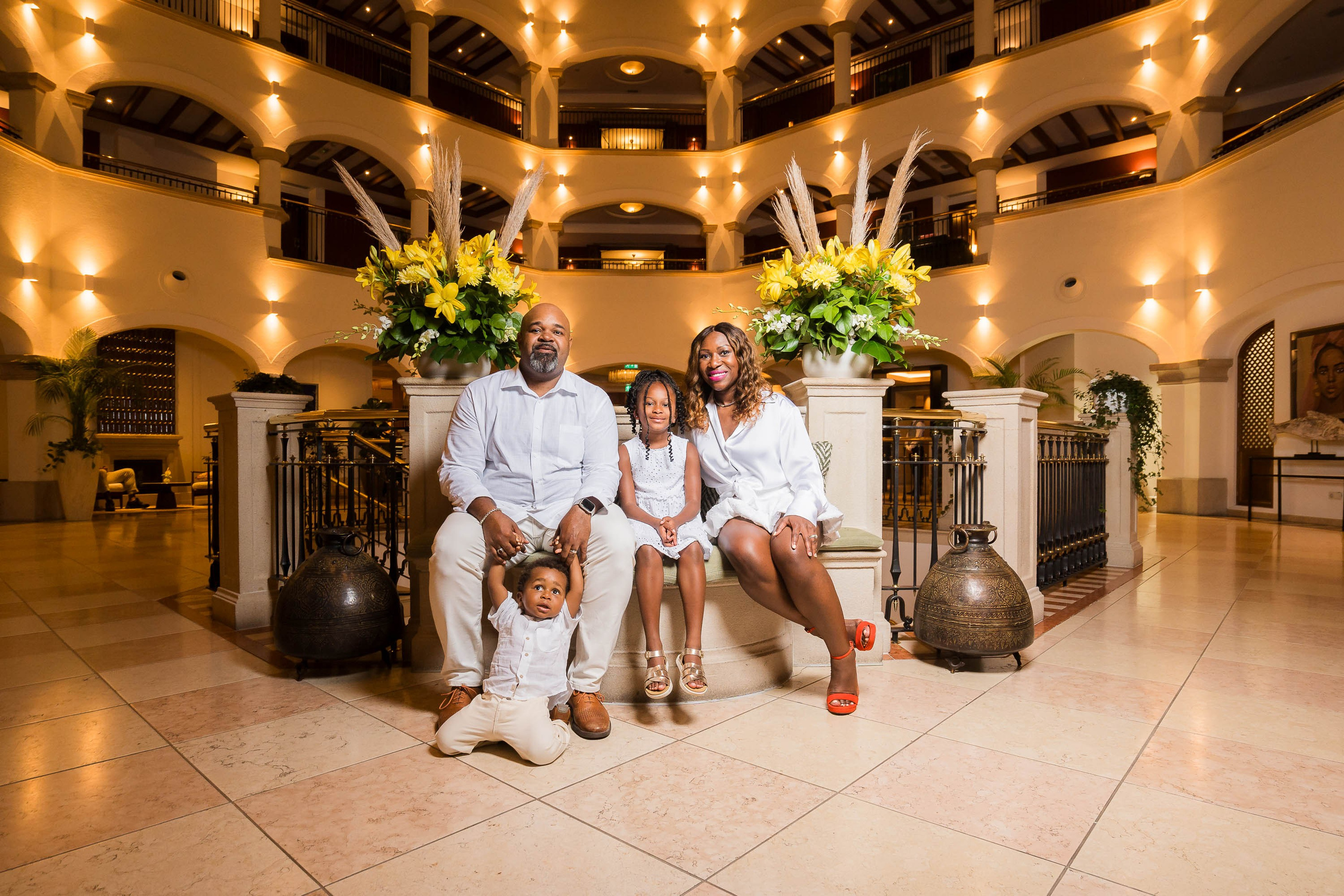 Retratos de familia americanos en Mallorca en St. Regis Mardavall