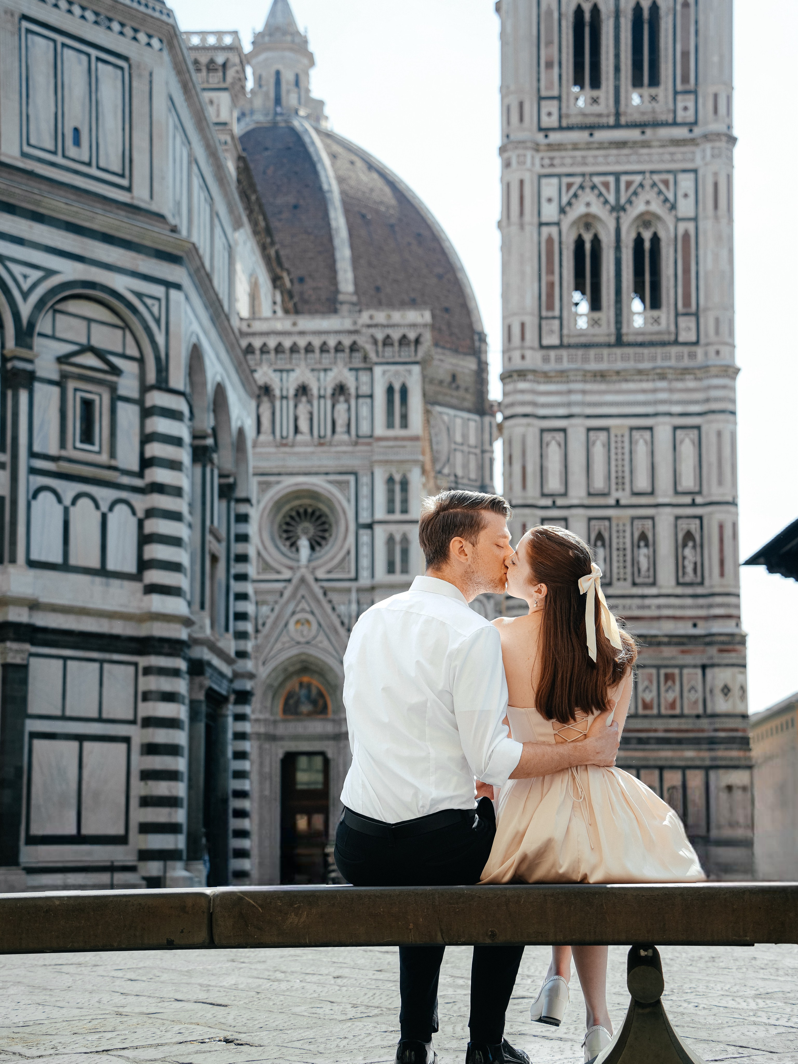 Classic Photoshoot Duomo & pz Michelangelo. Wedding Photographer in Italy