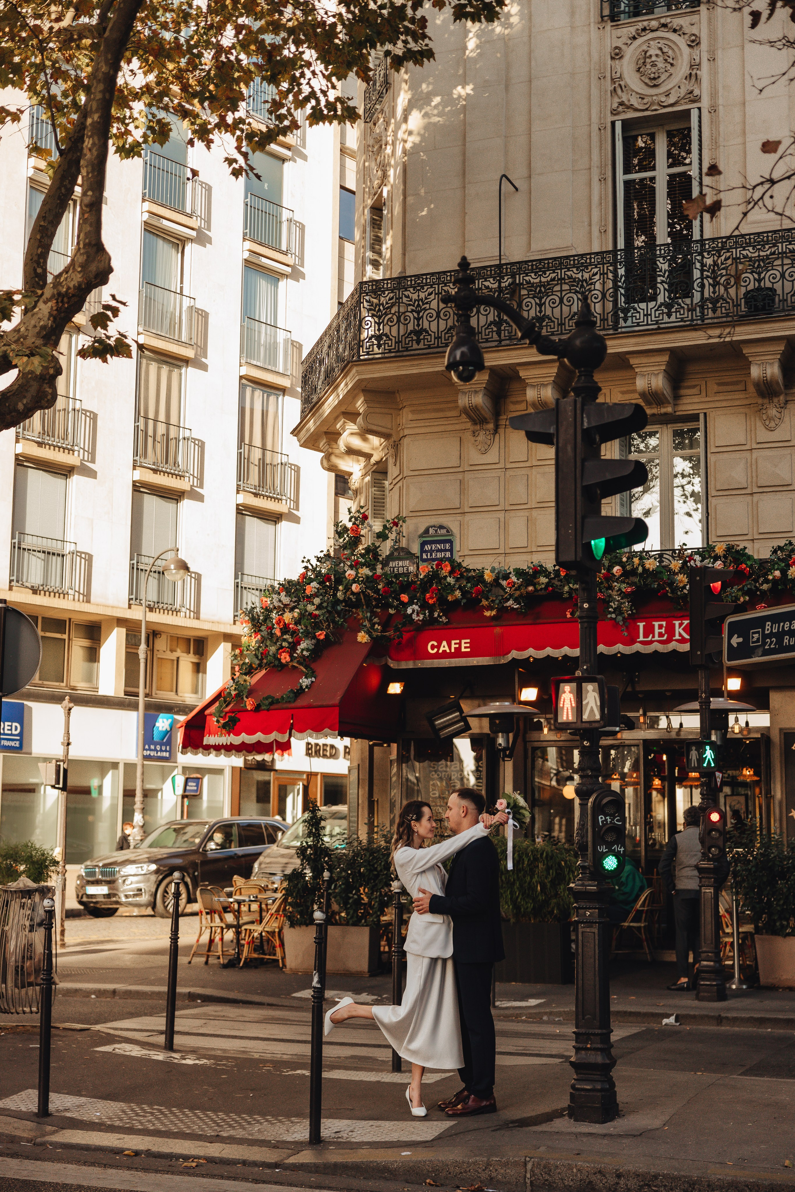 Romantische Hochzeitssession in Paris – Hochzeitsfotograf für exklusive Hochzeiten und Paarshootings in NRW, Deutschland und international. Hochzeitsfotografie in Düsseldorf, Bochum, Dortmund, Essen, Duisburg, Wuppertal, Krefeld, Münster, Köln, Bonn, Aachen sowie in Traumlocations wie Schloss Nordkirchen, Schloss Dyck, Schloss Hugenpoet, Schloss Rheydt, Schloss Horst, Wasserschloss Wittringen Gladbeck, Schlosspark Herten.