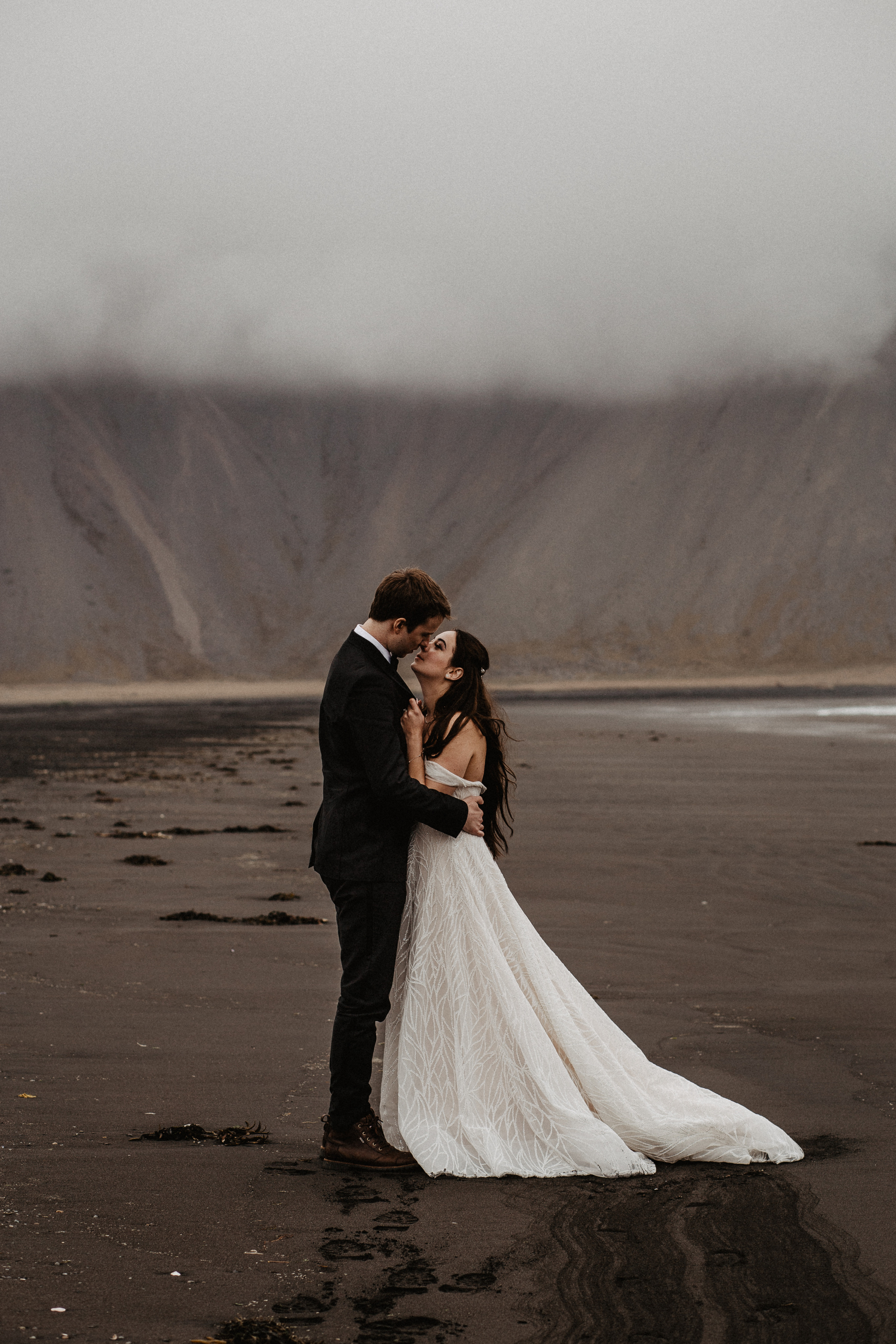 Elopement at secret canyon Iceland and diamond black beach. Iceland elopement photo and video | Nikolaichik Photo