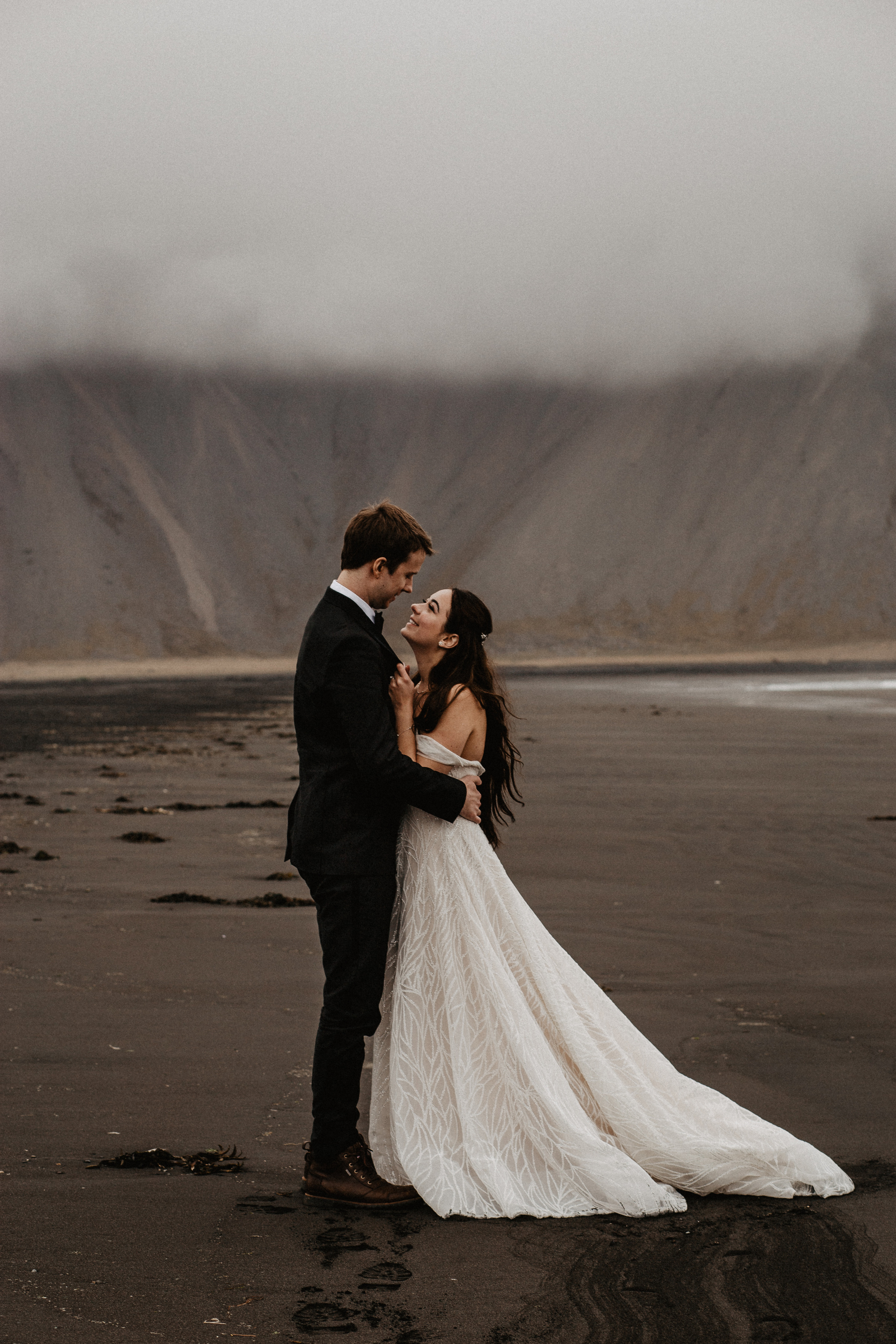 Elopement at secret canyon Iceland and diamond black beach. Iceland elopement photo and video | Nikolaichik Photo