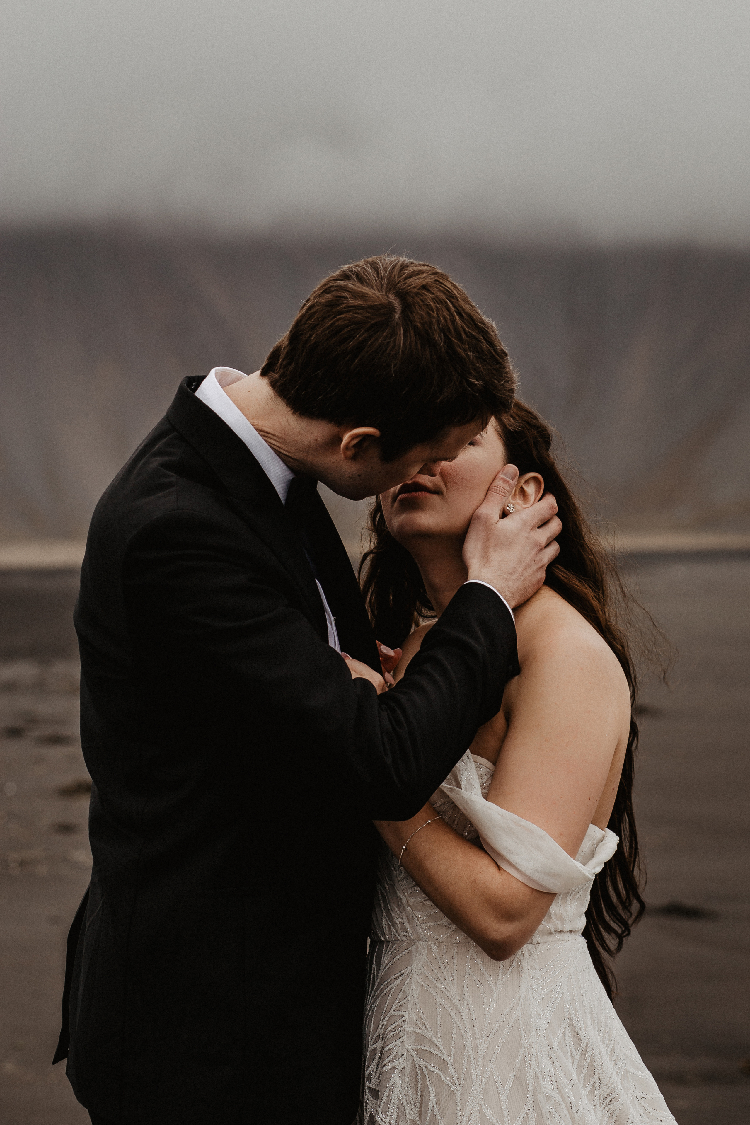 Elopement at secret canyon Iceland and diamond black beach. Iceland elopement photo and video | Nikolaichik Photo