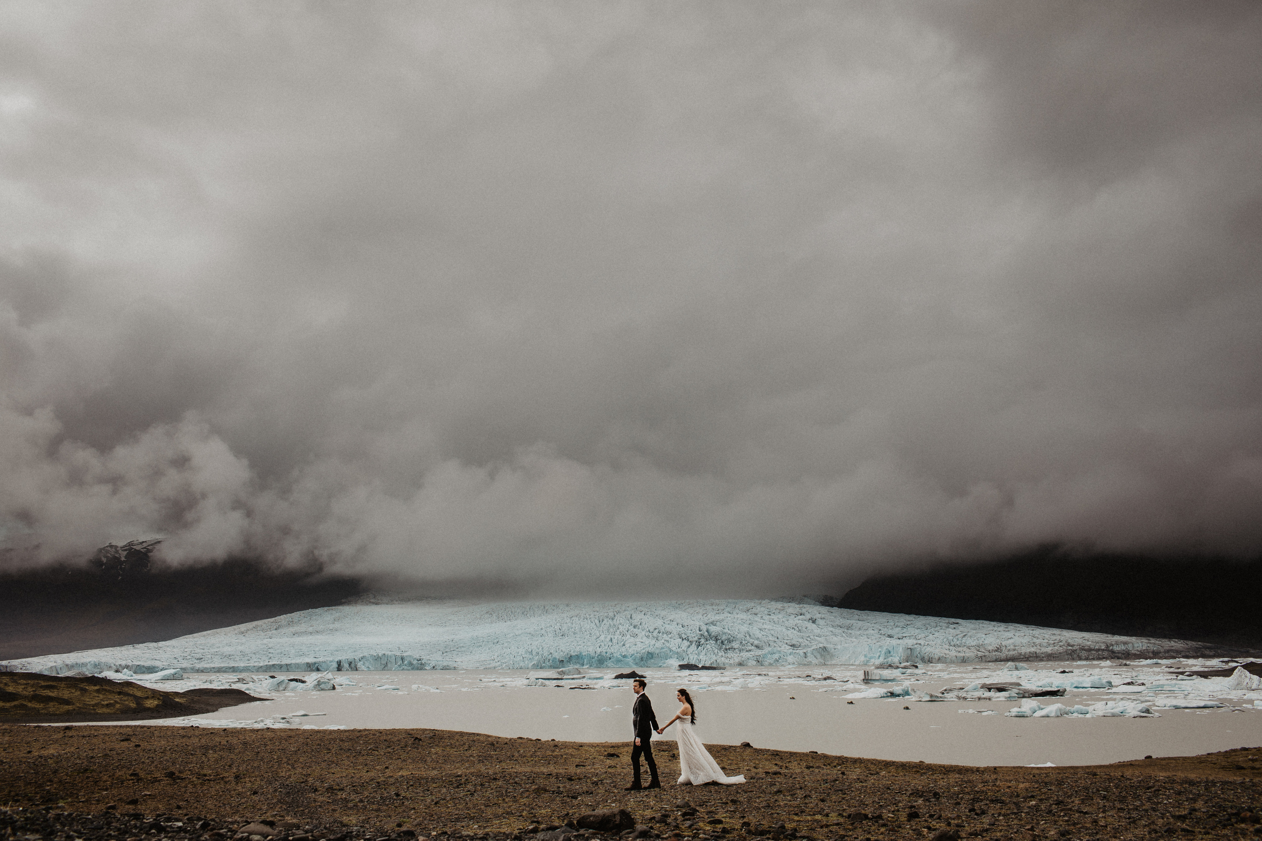 Elopement at secret canyon Iceland and diamond black beach. Iceland elopement photo and video | Nikolaichik Photo