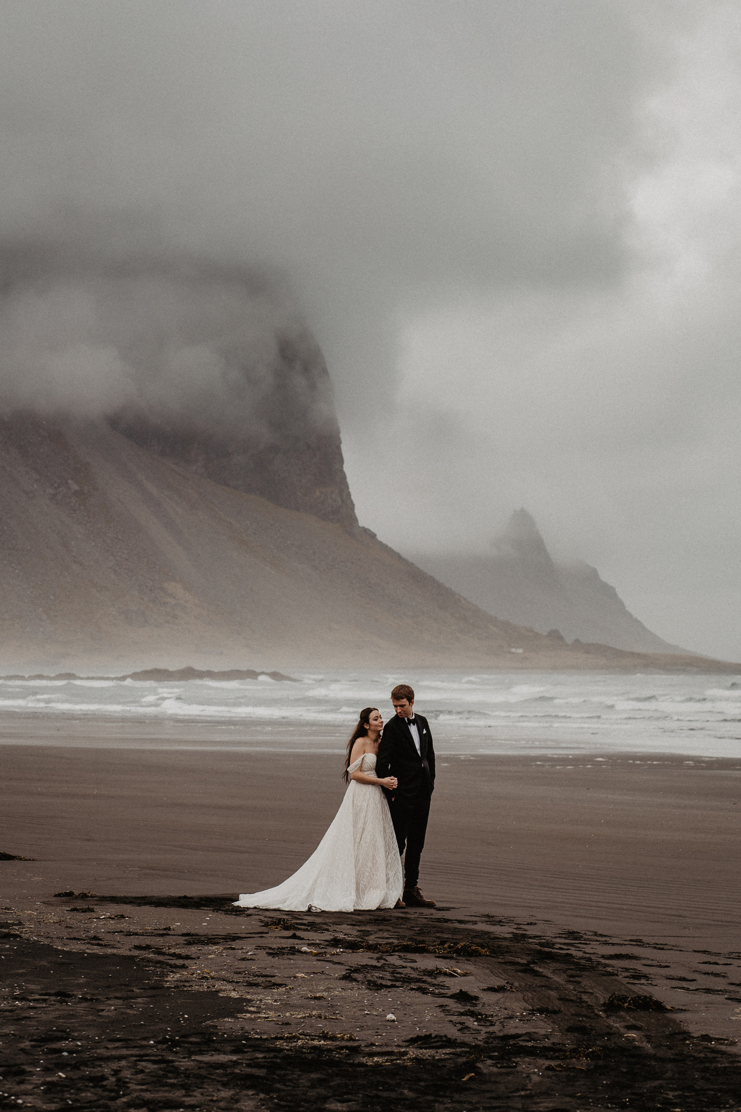 Elopement at secret canyon Iceland and diamond black beach. Iceland elopement photo and video | Nikolaichik Photo