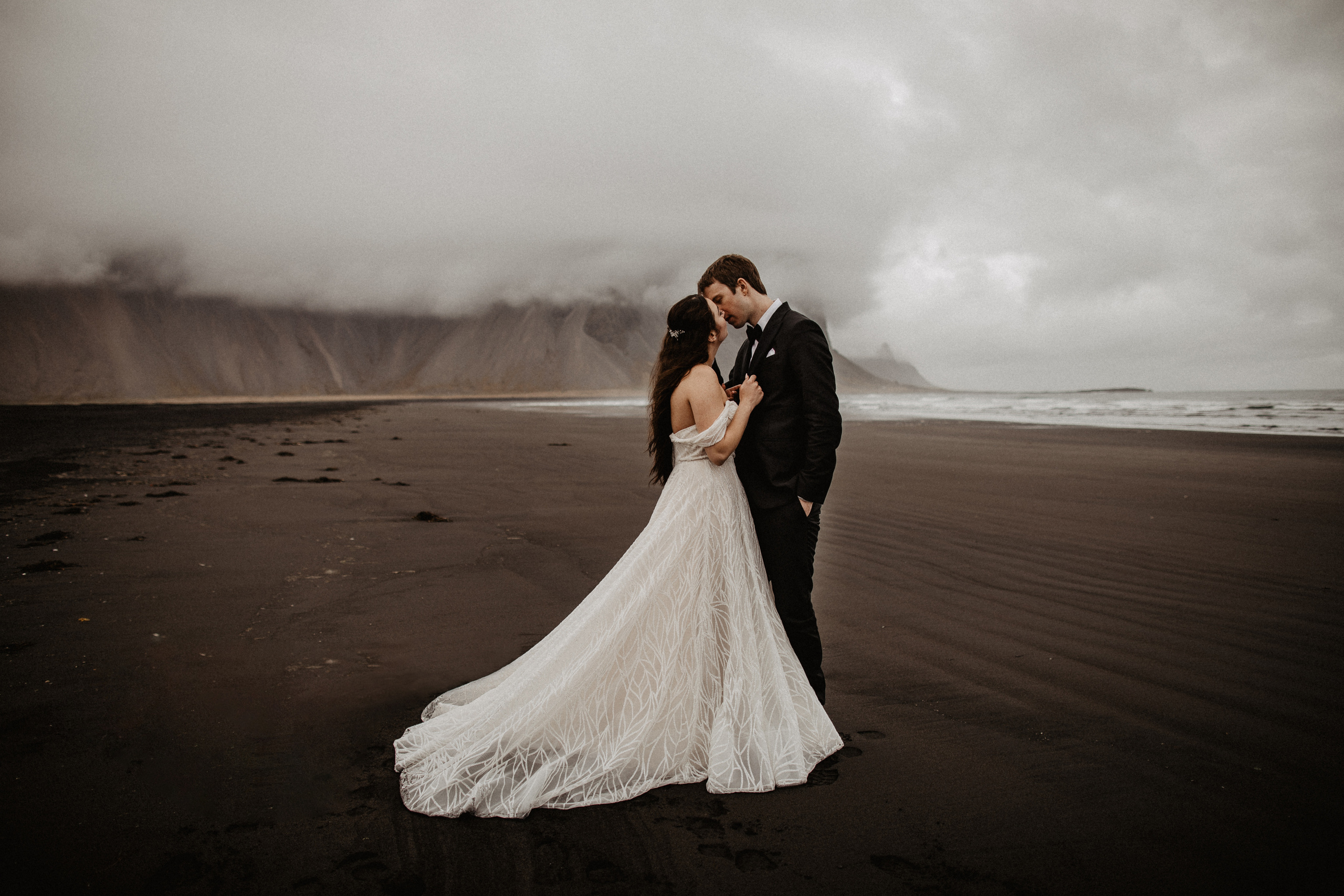 Elopement at secret canyon Iceland and diamond black beach. Iceland elopement photo and video | Nikolaichik Photo