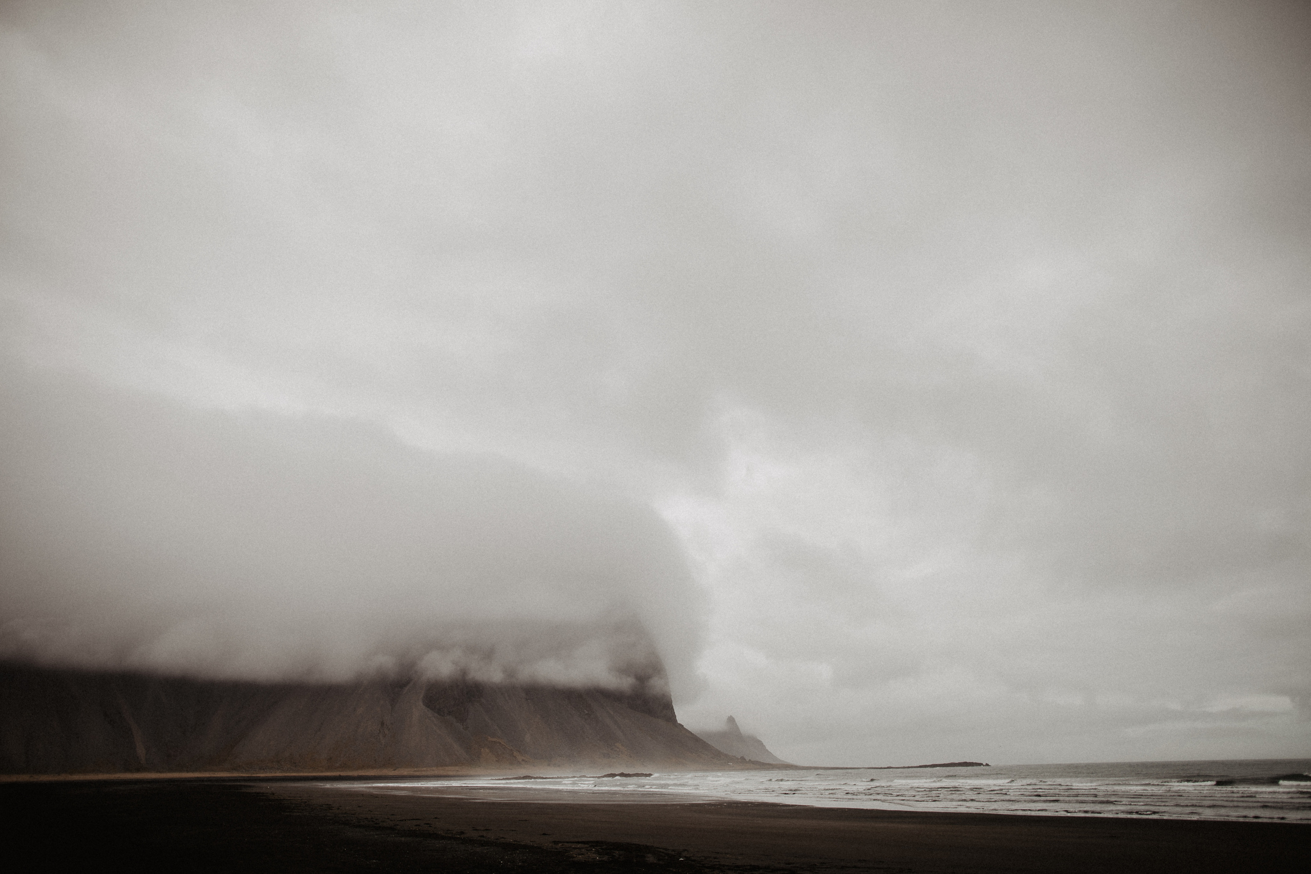 Elopement at secret canyon Iceland and diamond black beach. Iceland elopement photo and video | Nikolaichik Photo