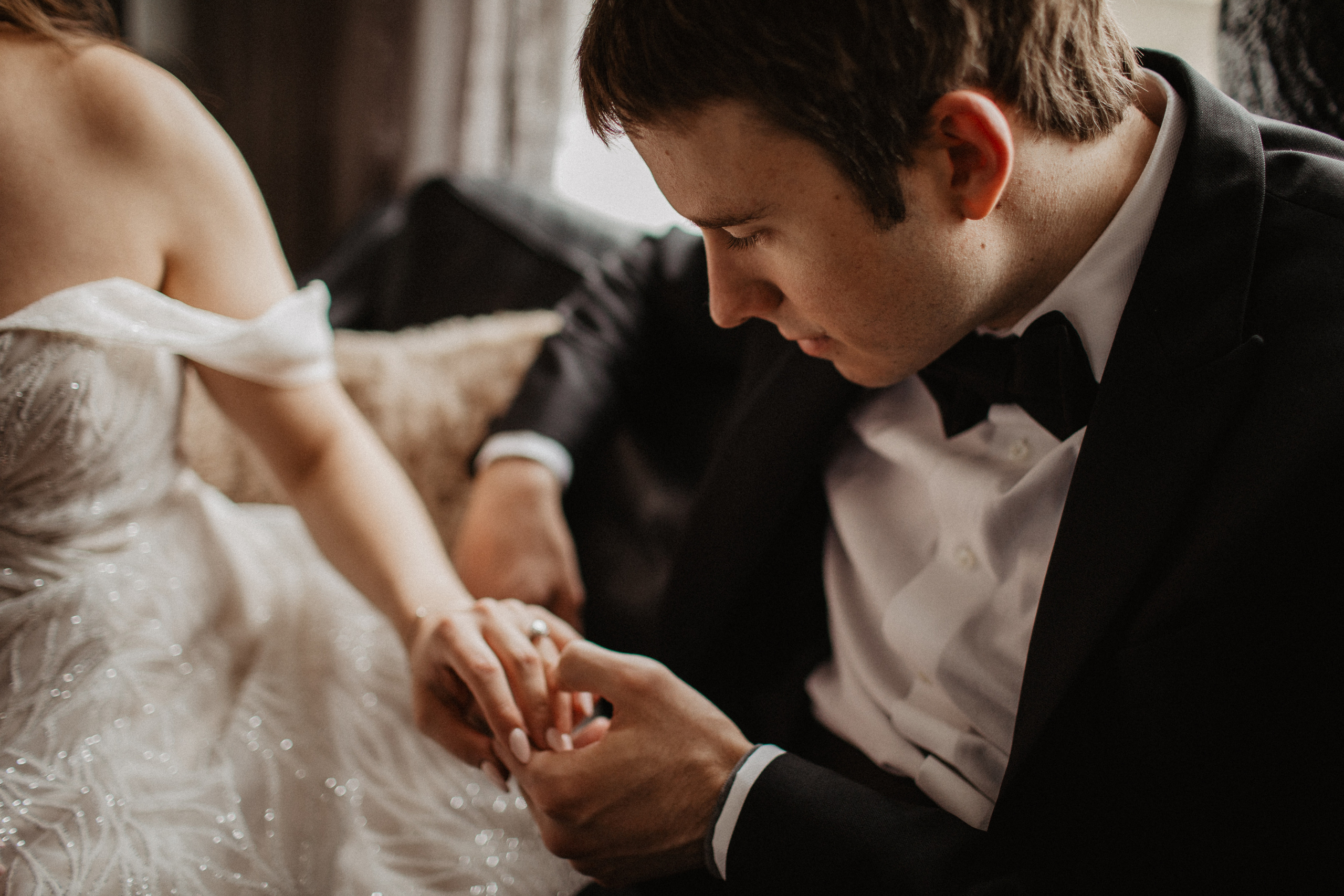 Elopement at secret canyon Iceland and diamond black beach. Iceland elopement photo and video | Nikolaichik Photo