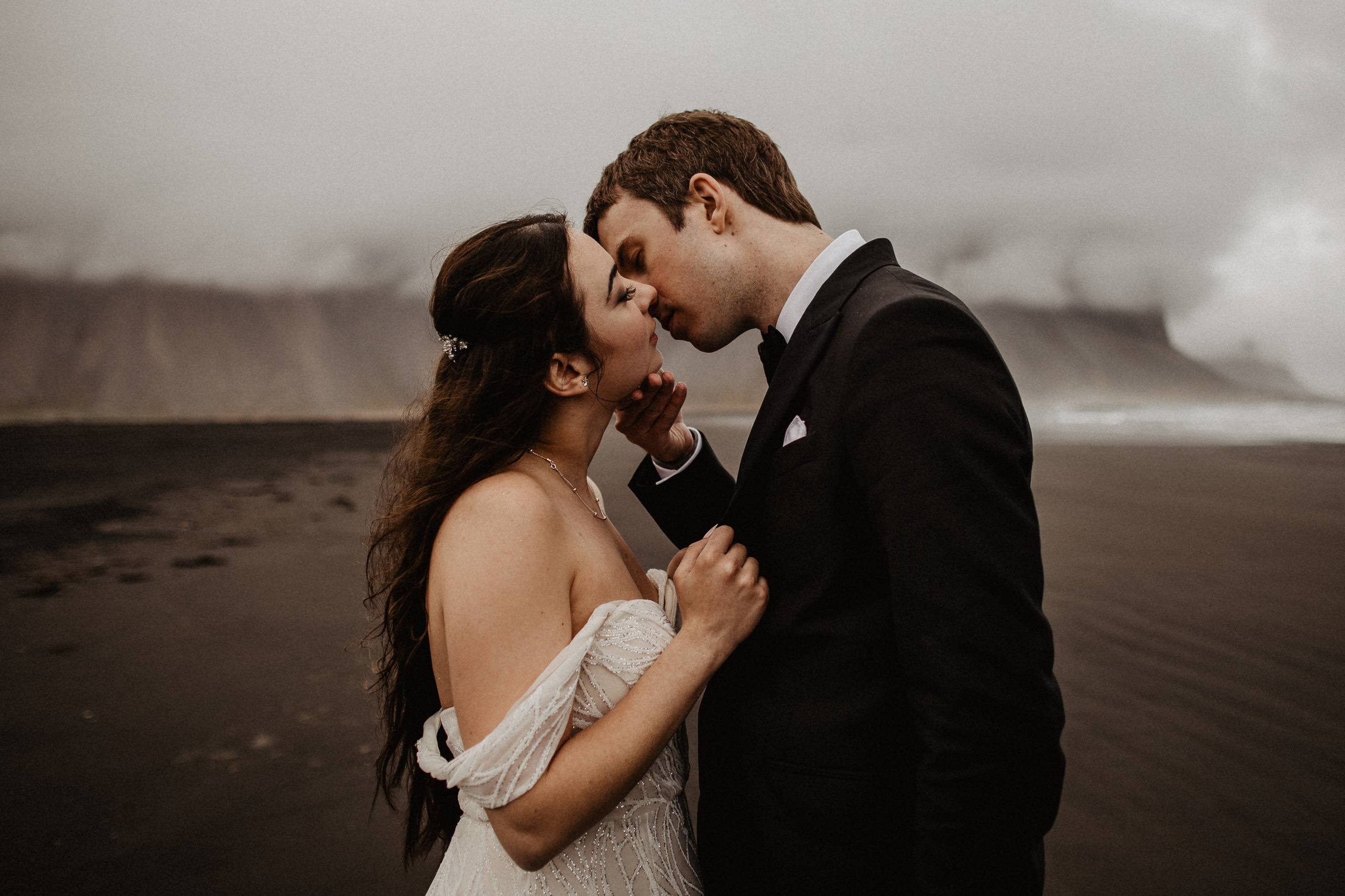 Elopement at secret canyon Iceland and diamond black beach. Iceland elopement photo and video | Nikolaichik Photo