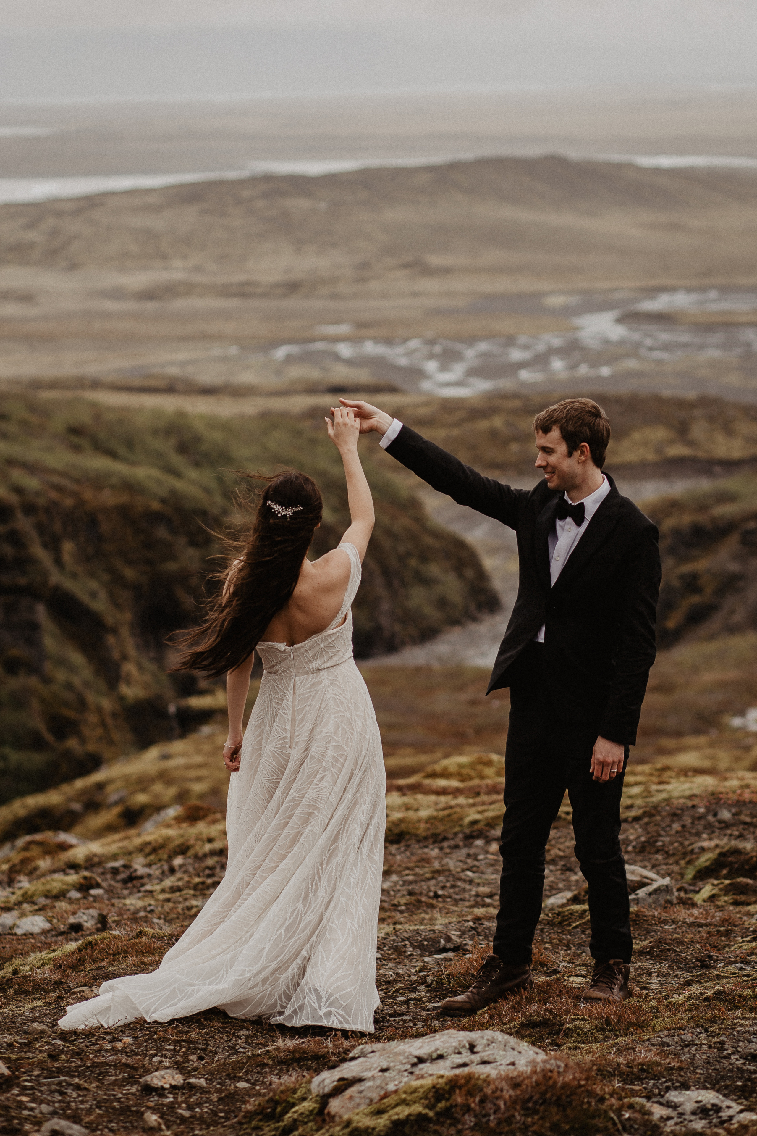 Elopement at secret canyon Iceland and diamond black beach. Iceland elopement photo and video | Nikolaichik Photo